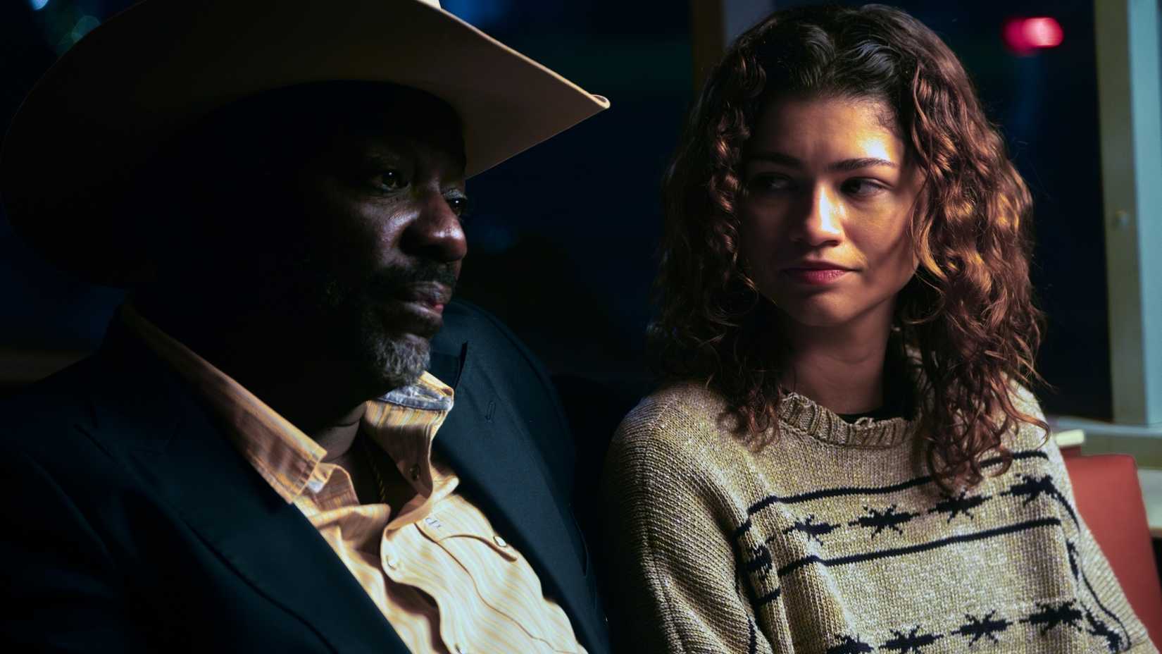 Rue and Alamo in a diner in Euphoria