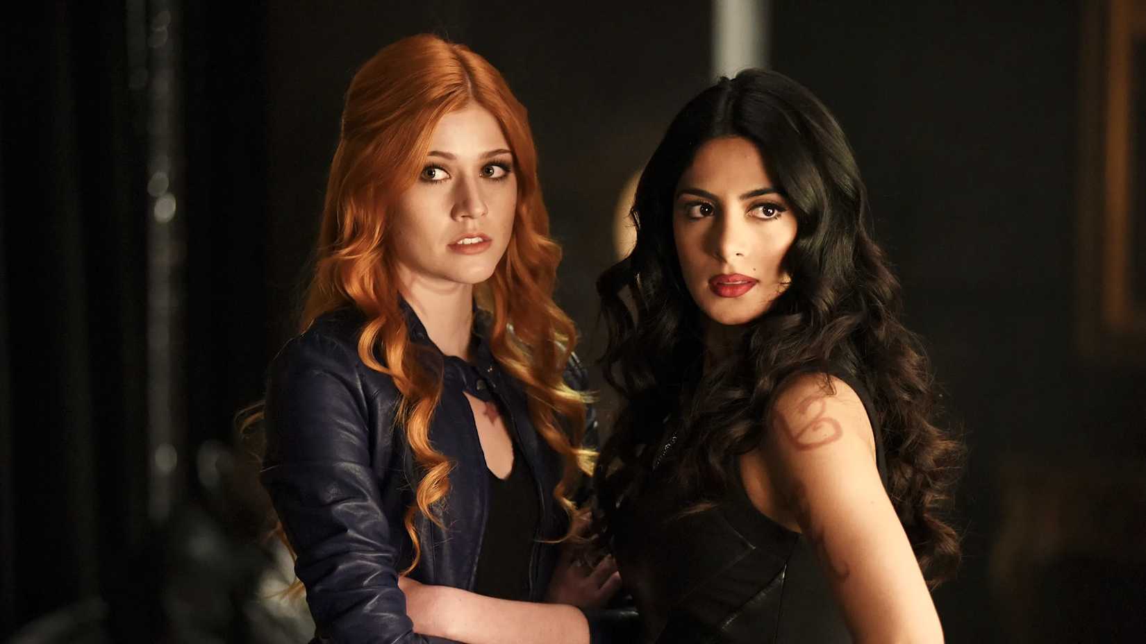 A red-haired woman and a dark-haired woman talk in Shadowhunters.