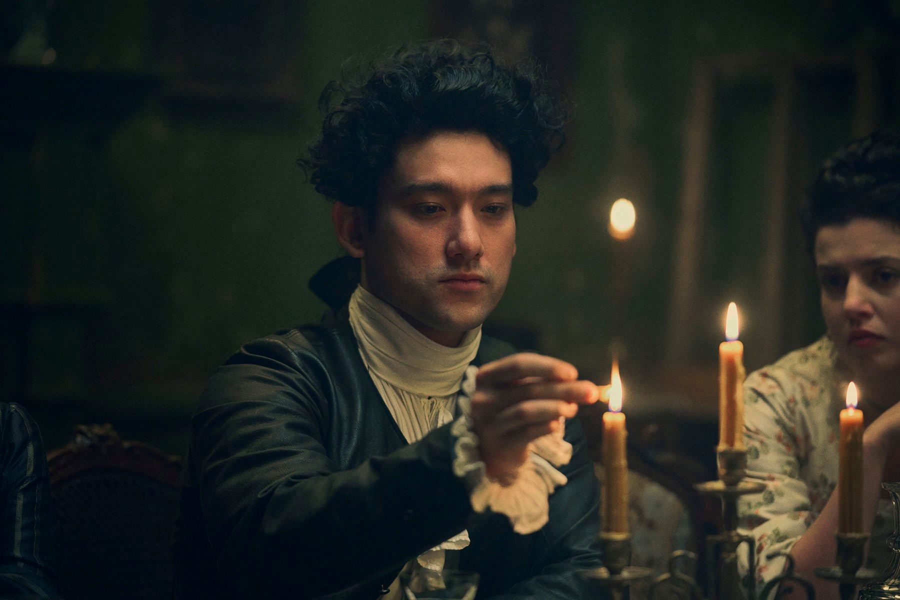 Will Sharpe como Mozart em Amadeus