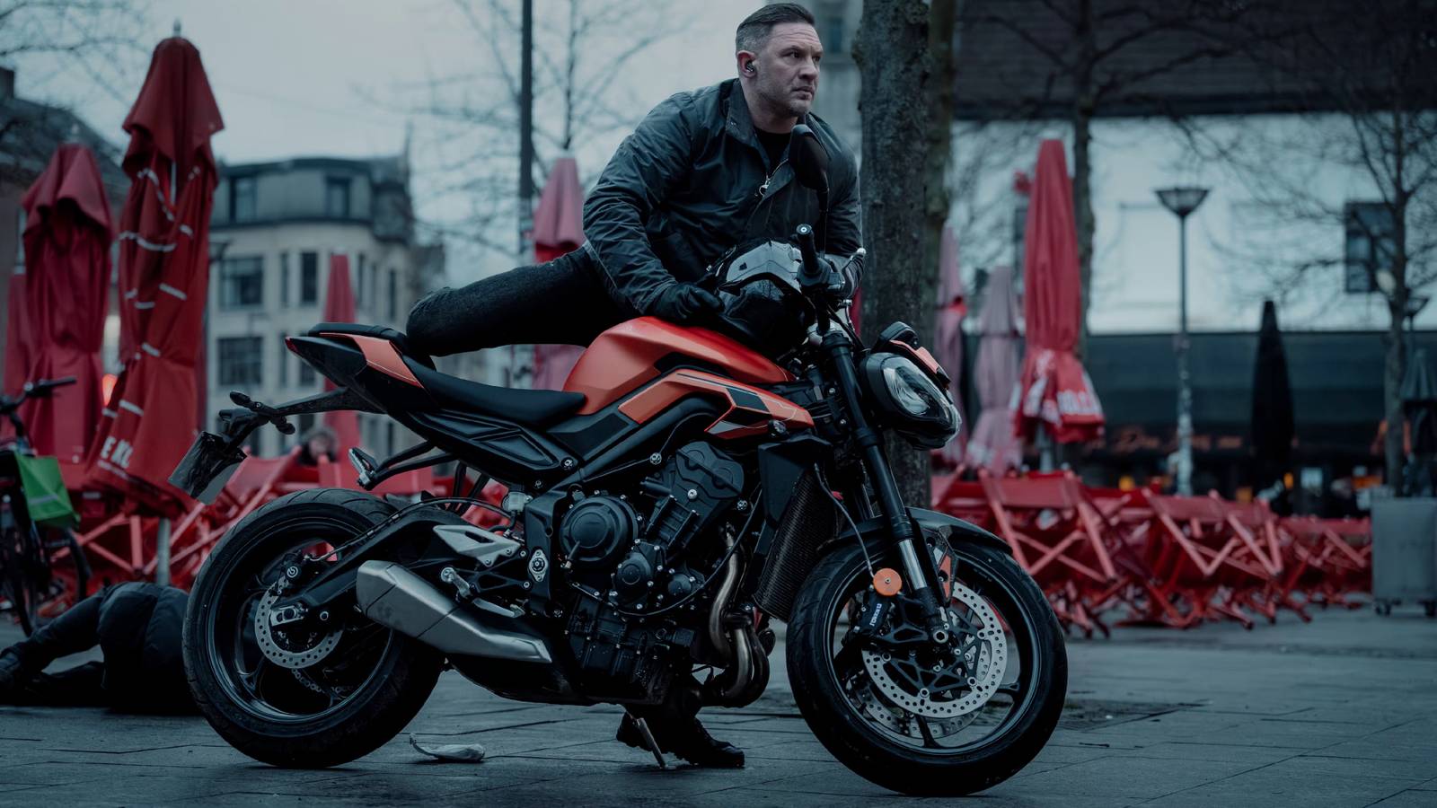 Tom Hardy & Guy Ritchie’s Returning Crime Drama Is Chasing Another Taylor Sheridan Record