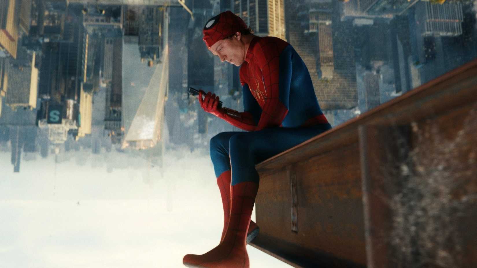 Tom Holland como Homem-Aranha em Spider-Man: Brand New Day