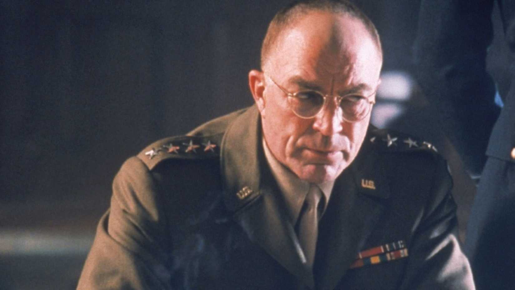 Tom Selleck como Eisenhower em Ike: Countdown to D-Day