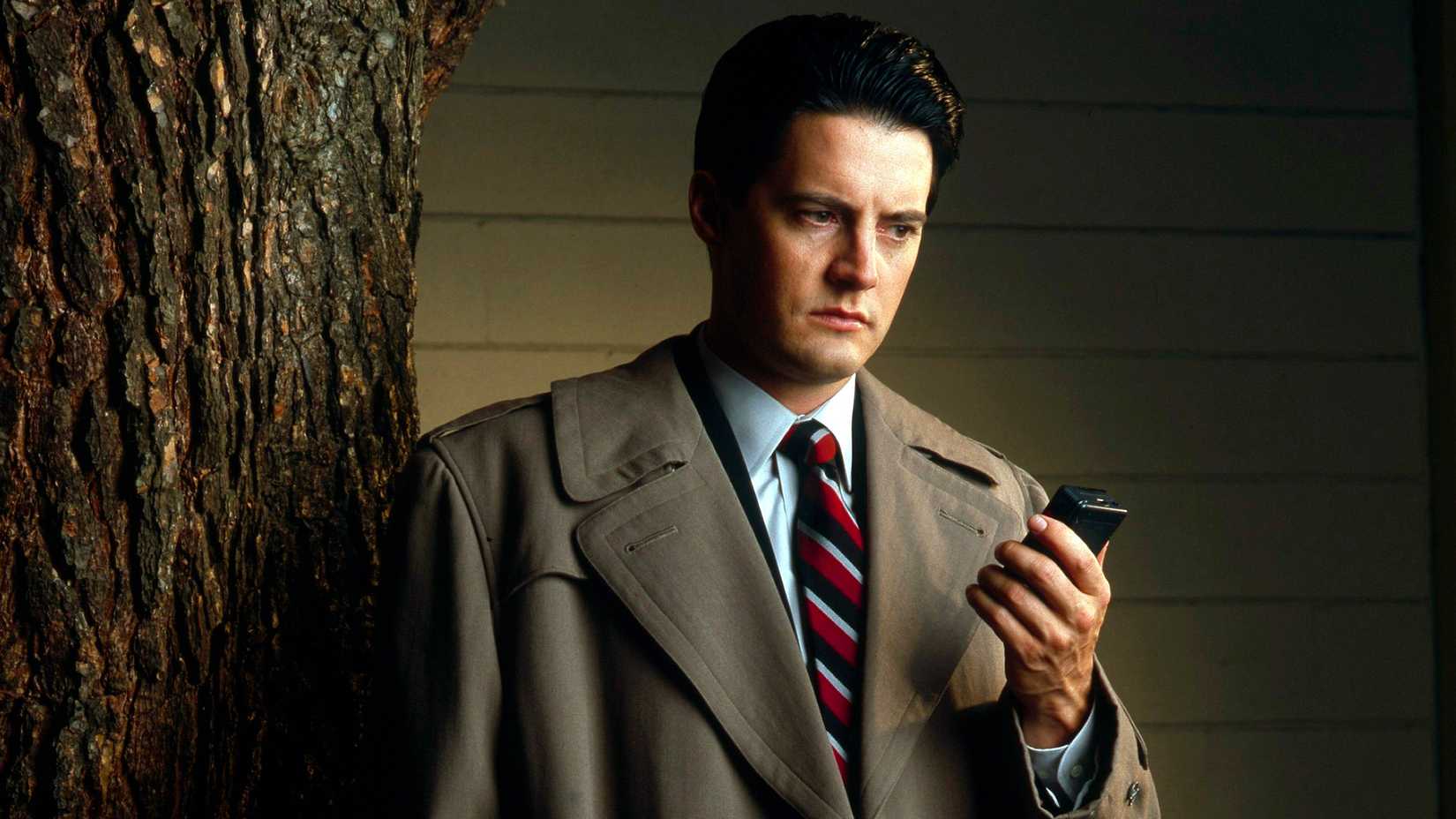 Dale Cooper using his recorder in Twin Peaks