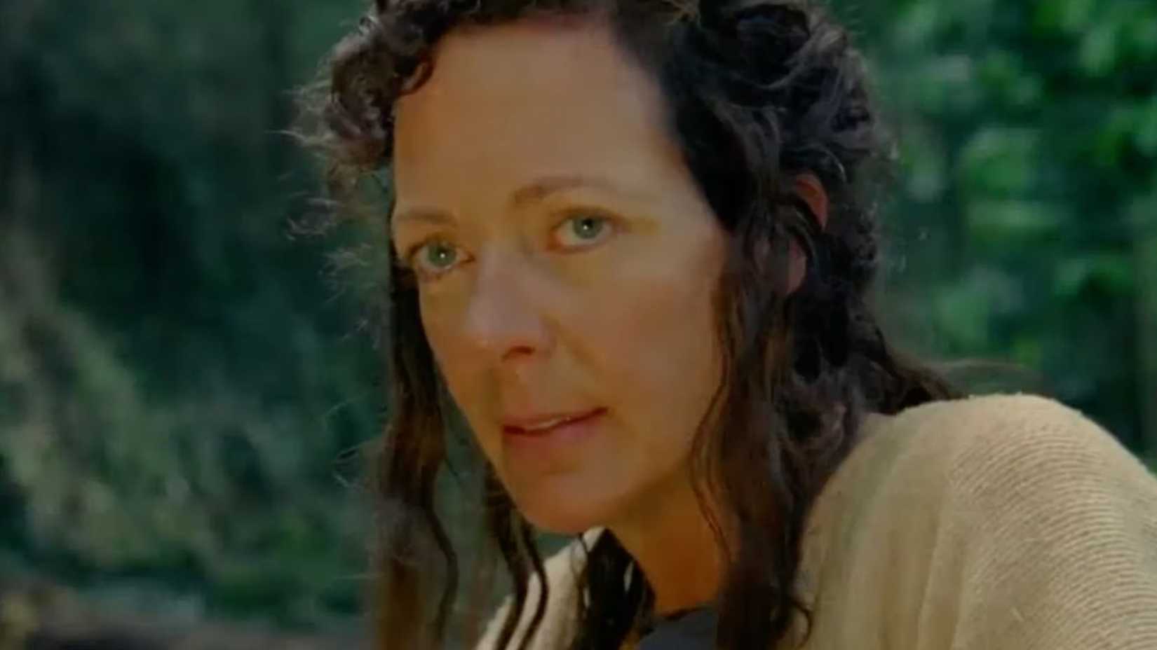 Allison Janney como a Mãe em Lost