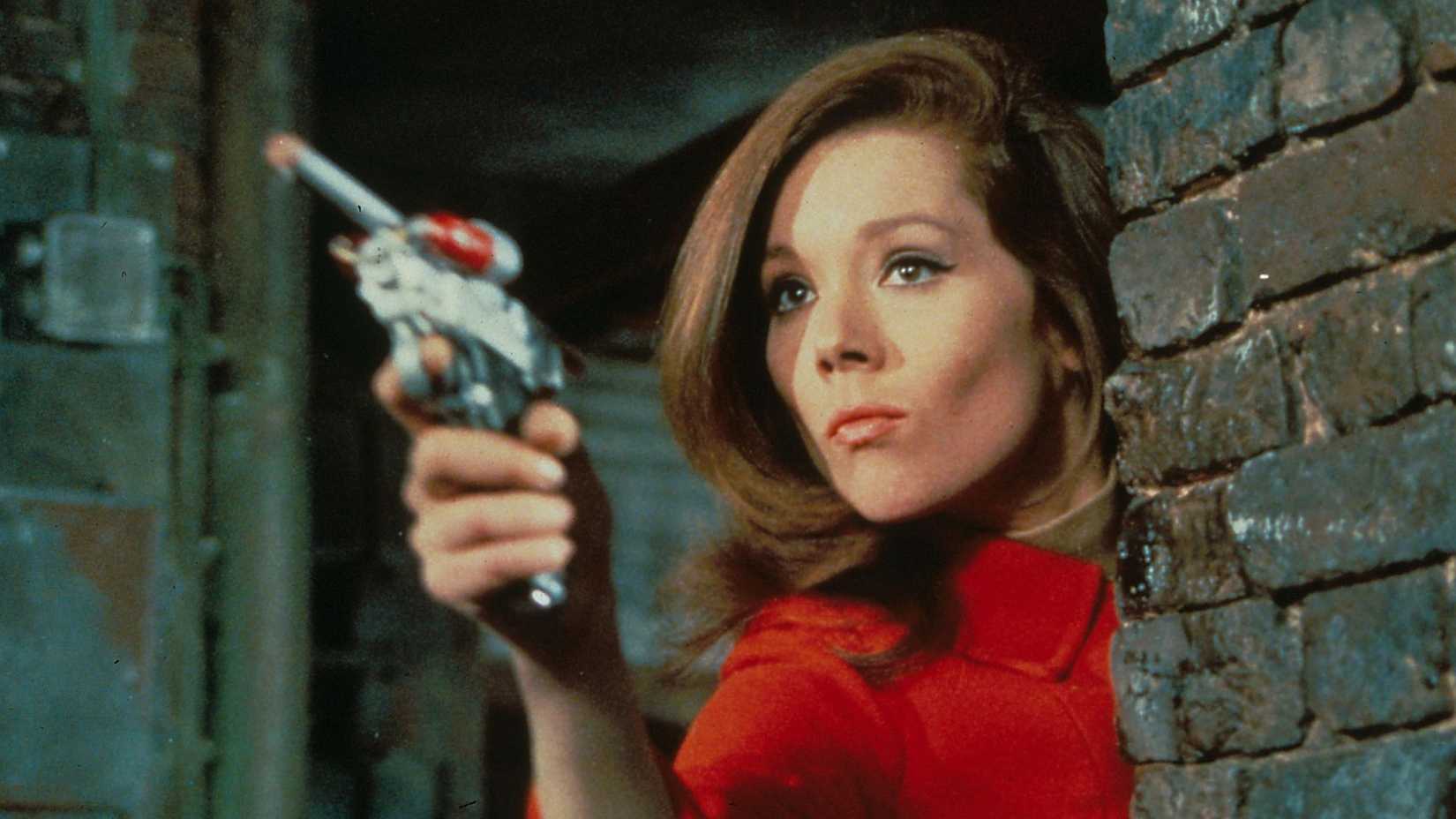 Diana Rigg como Emma Peel em The Avengers