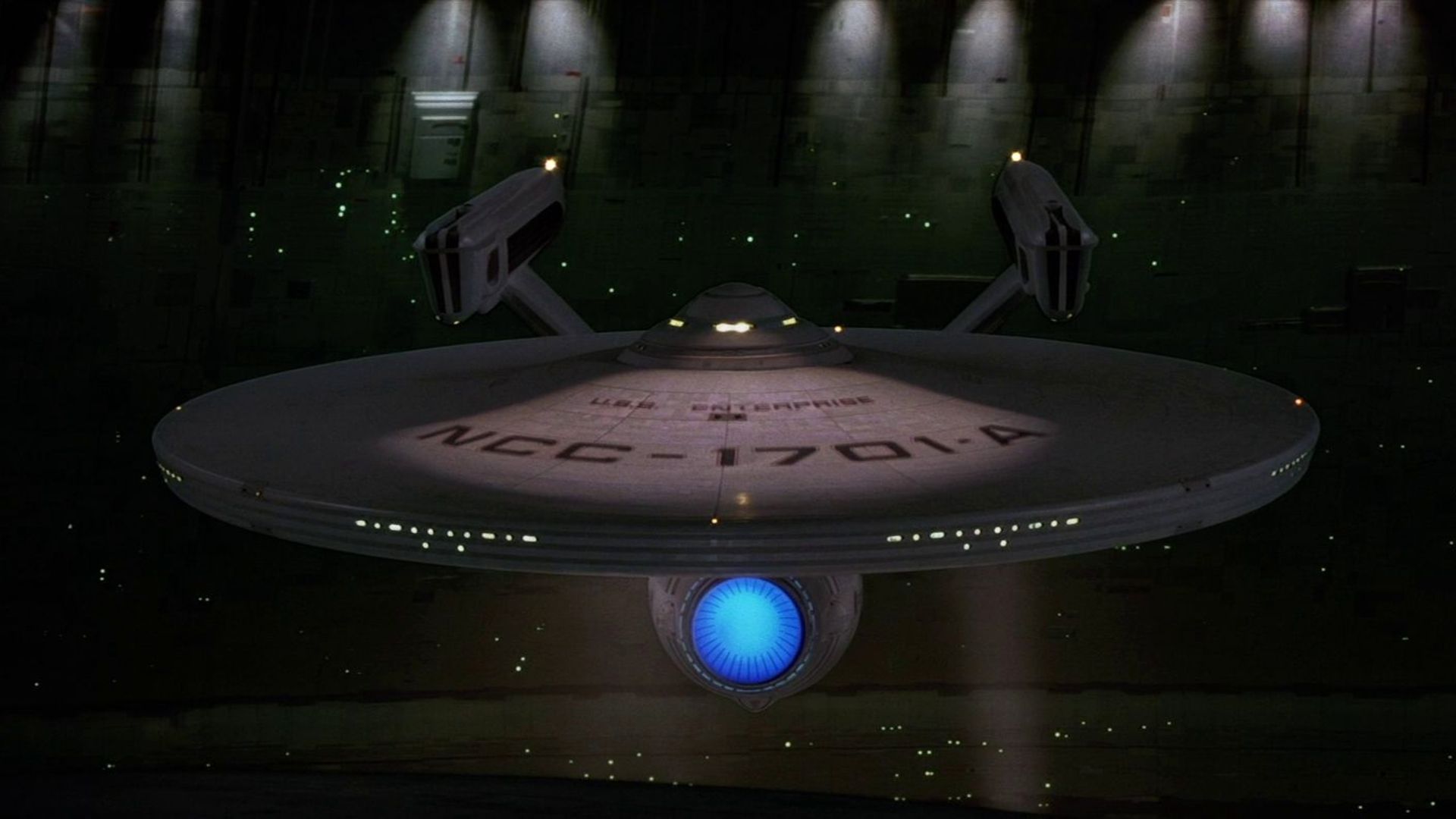 USS Enterprise-A na doca espacial