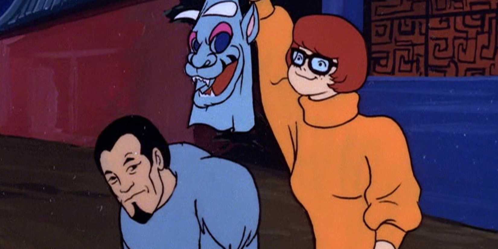 Velma desmascarando um vilão em Scooby-Doo