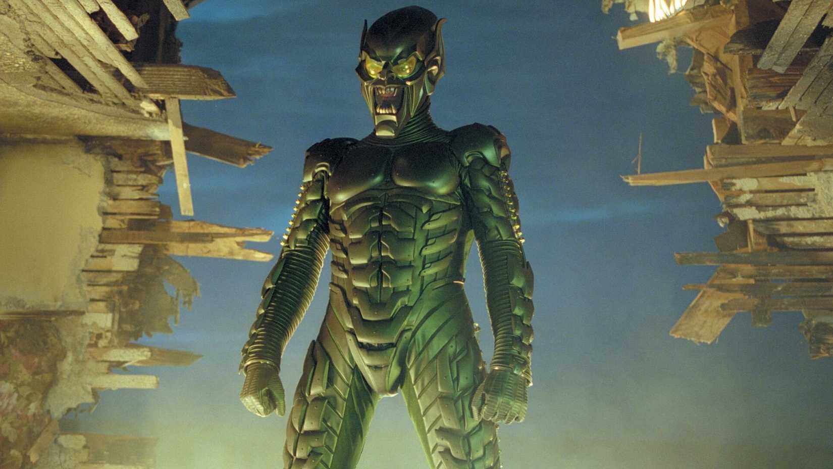 Willem Dafoe as the Green Goblin standing ominously in Spider-Man