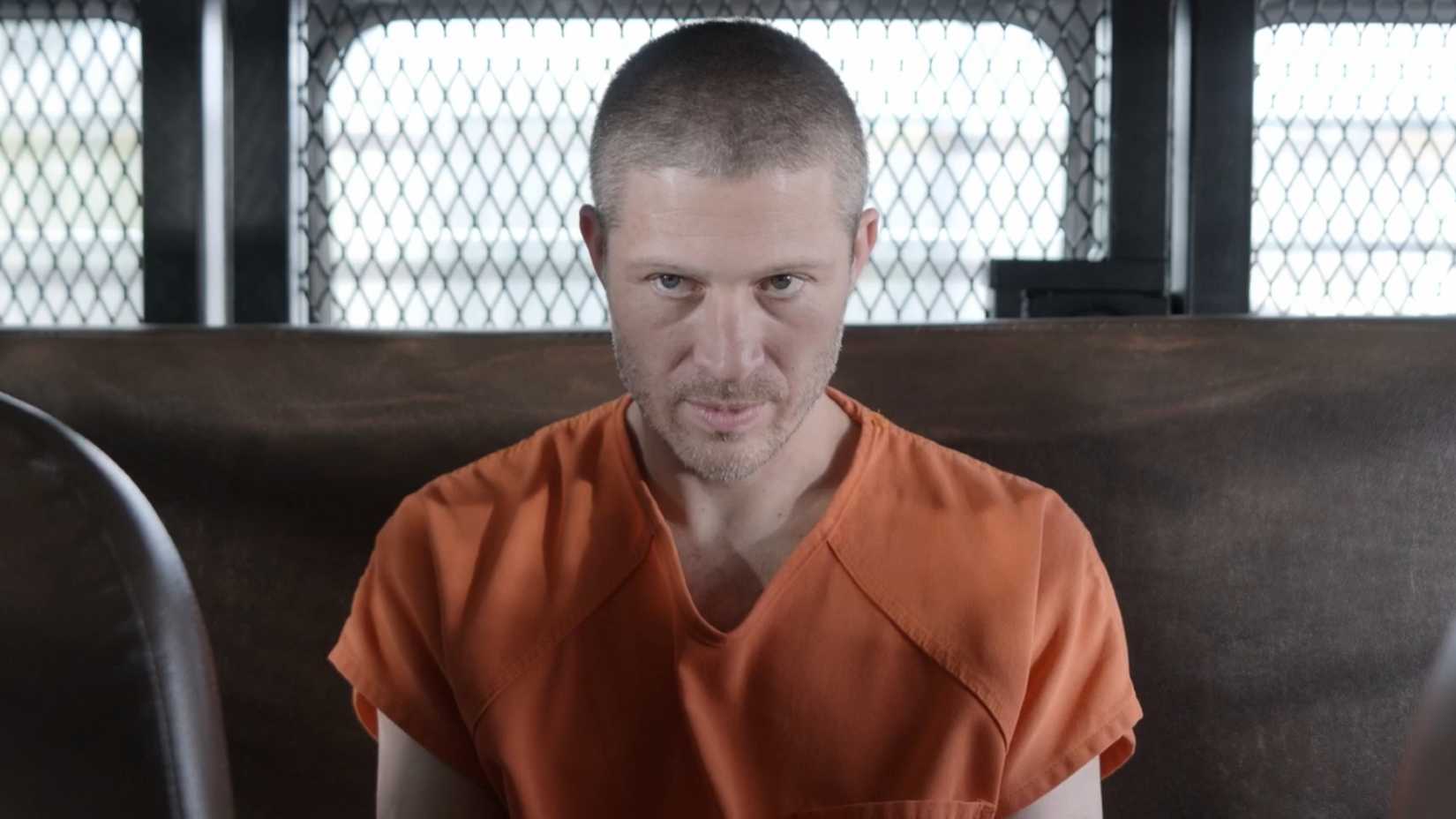 Zach Gilford como Elias Voit em Criminal Minds: Evolution