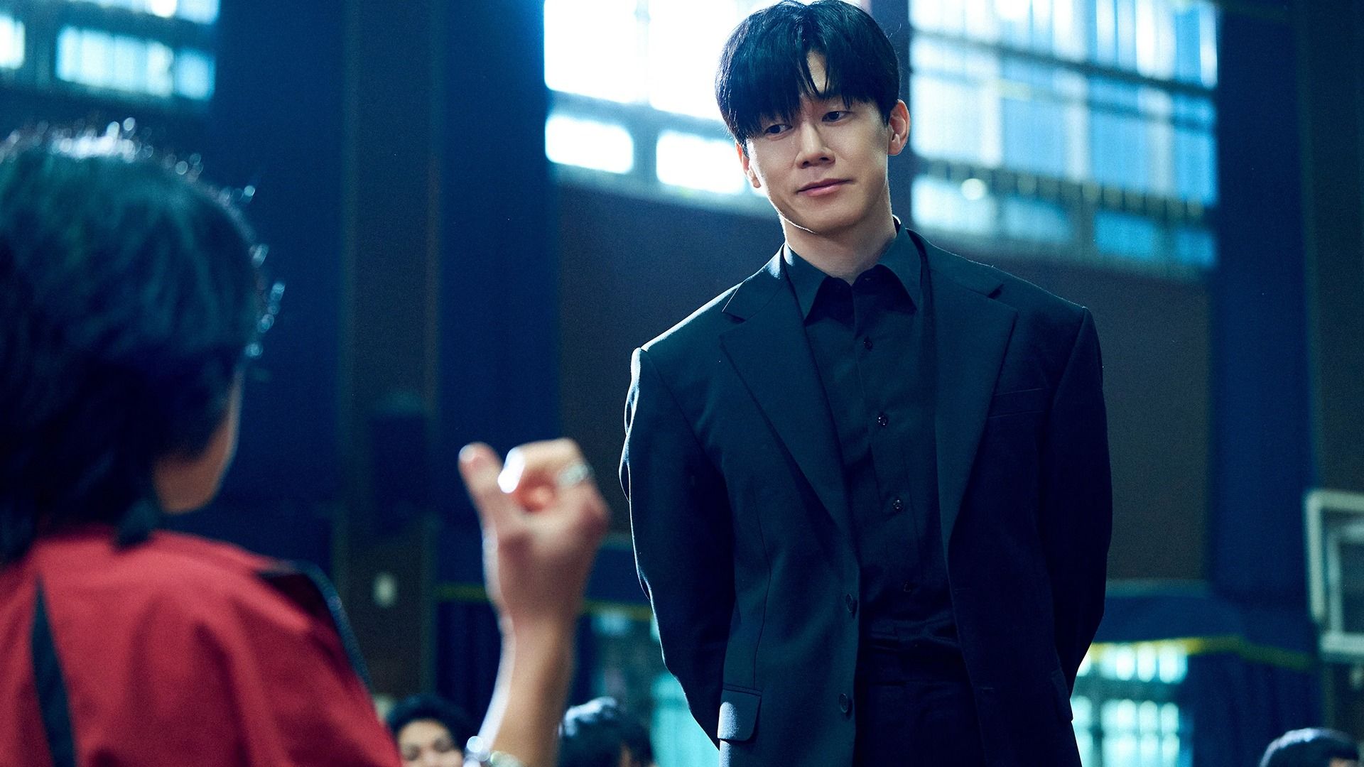 Teach You a Lesson's Na Hwa-jin facing a bully in episode 2.