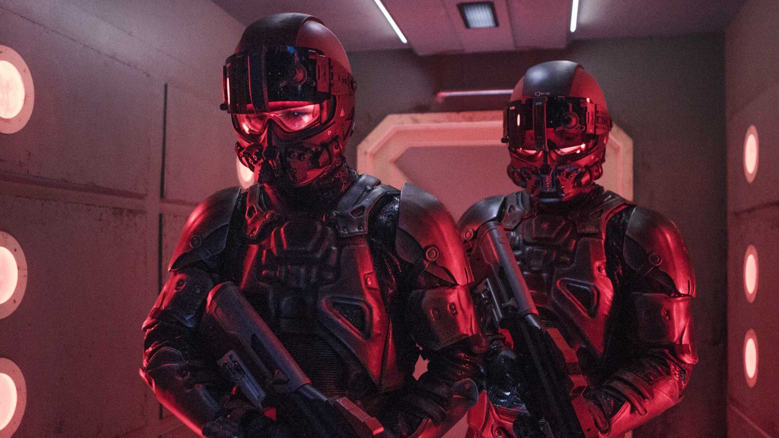 Steven Strait’s Jim Holden and Wes Chatham’s Amos Burton in their military uniform in The Expanse