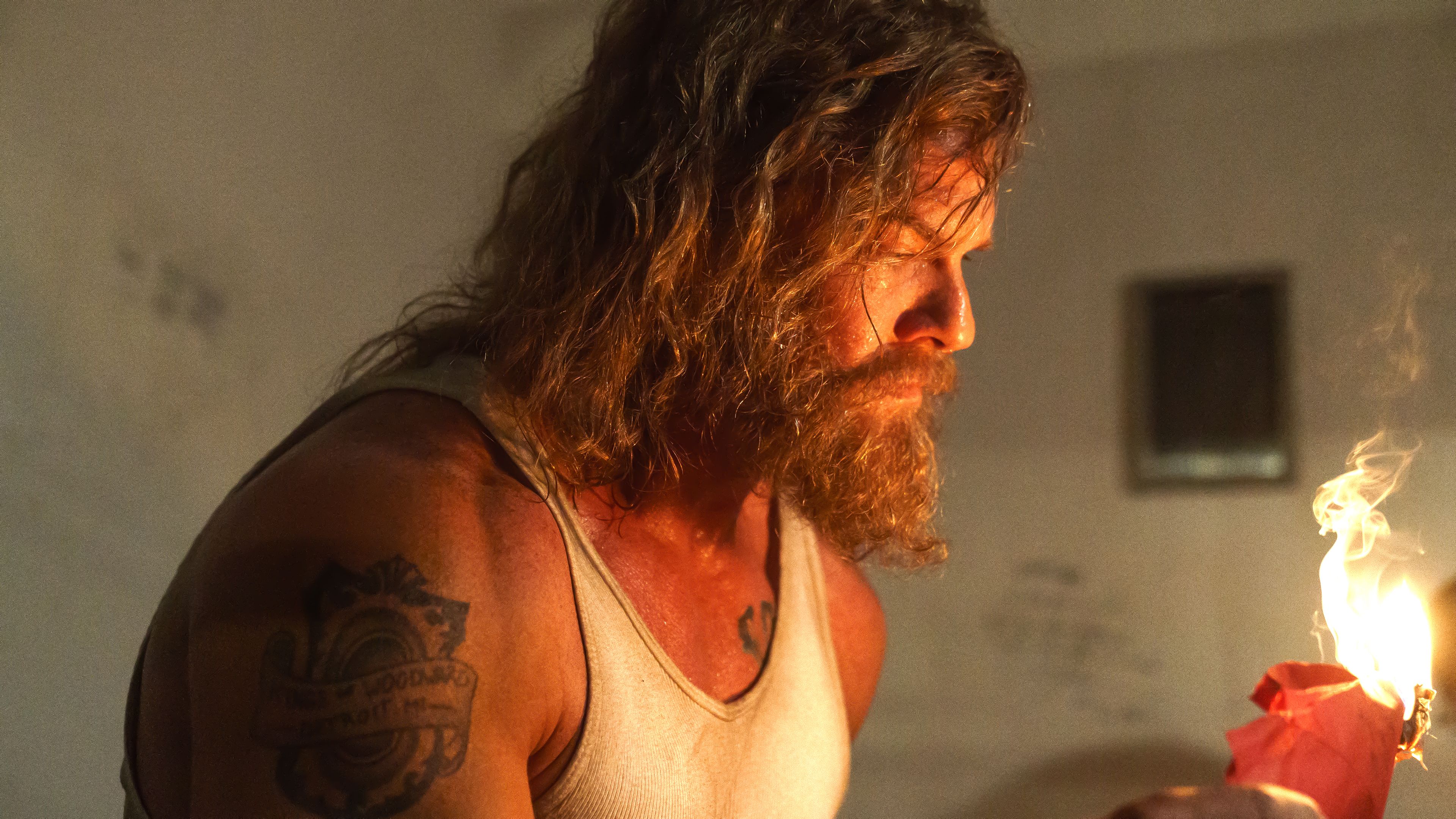 does alan ritchson smoke cigarettes Compound assault cigarette scene - Reacher S1E8 Arnold Schwarzenegger & Alan Ritchson's