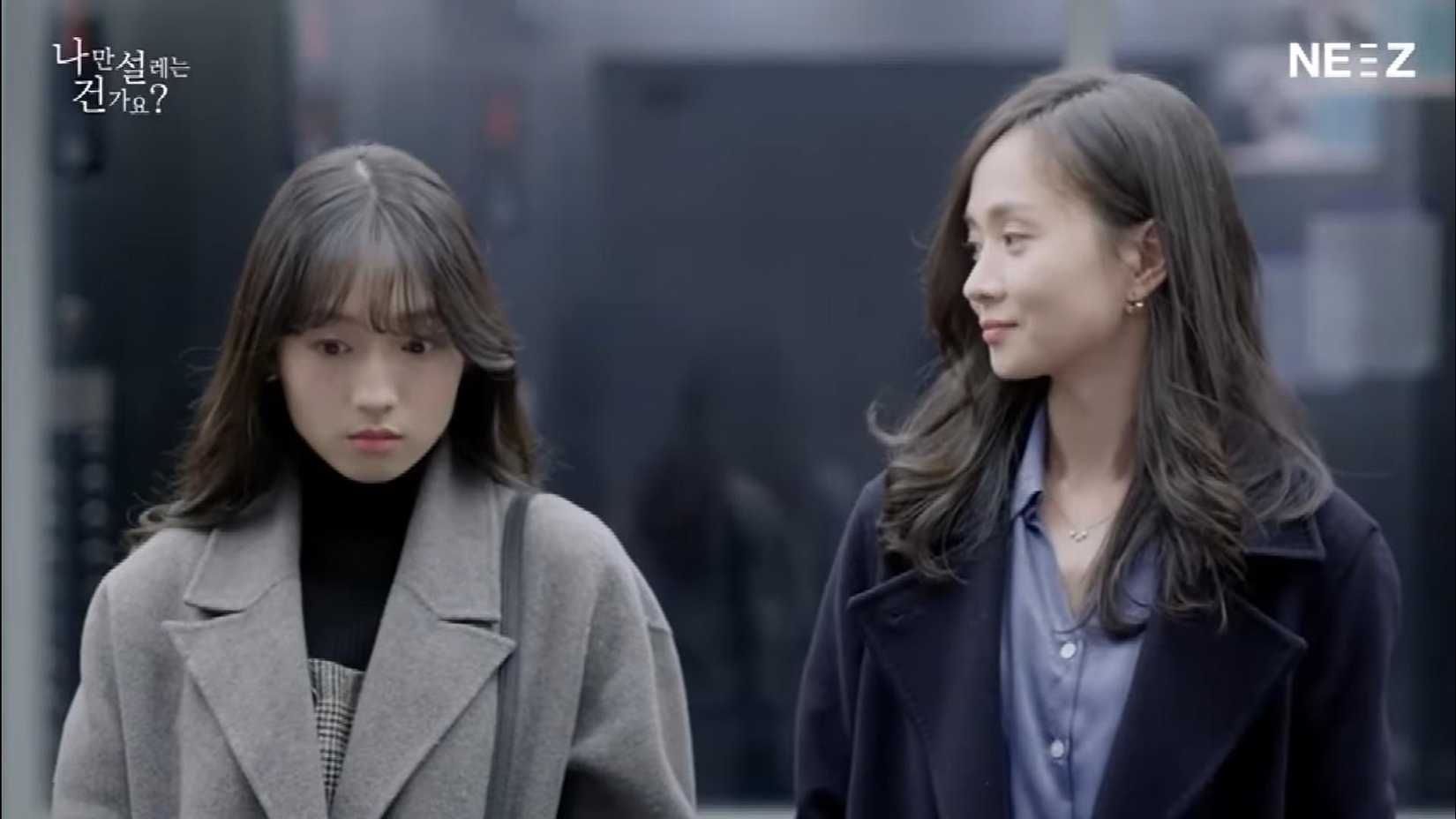 Two women talking in the K-drama Am I The Only One With Butterflies?
