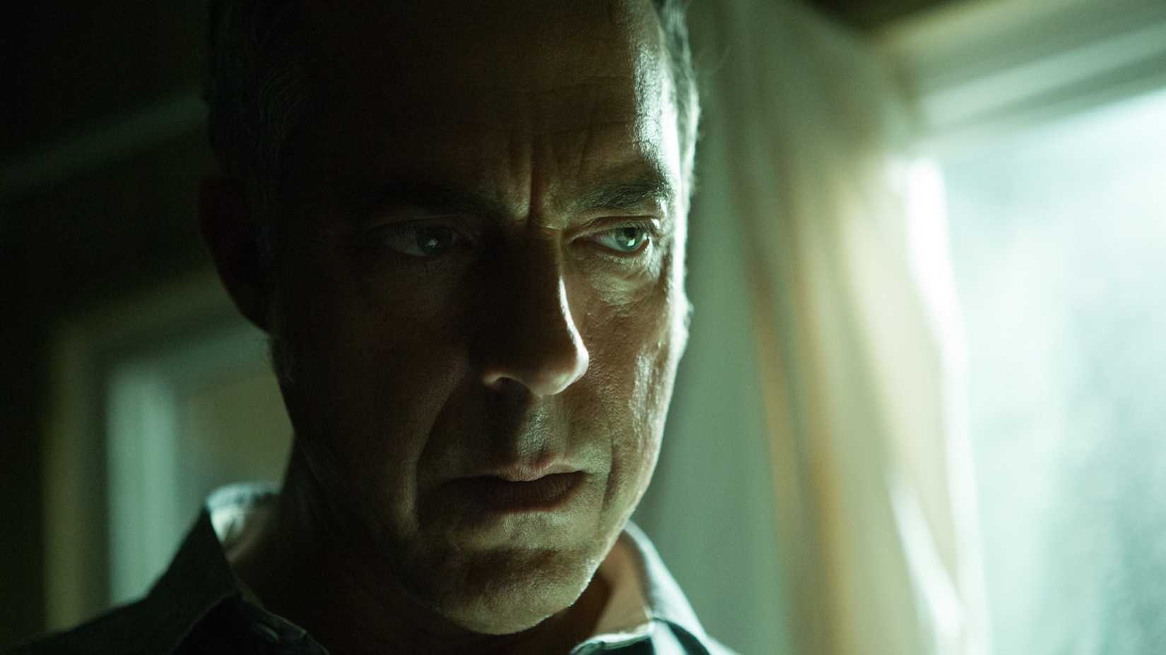 Bosch looking worried in Bosch on Prime Video