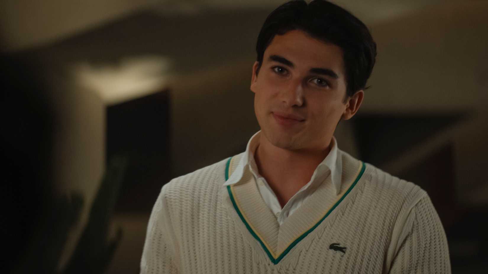Charlie Evans smiling as Hunter Davenport in Off Campus season 1