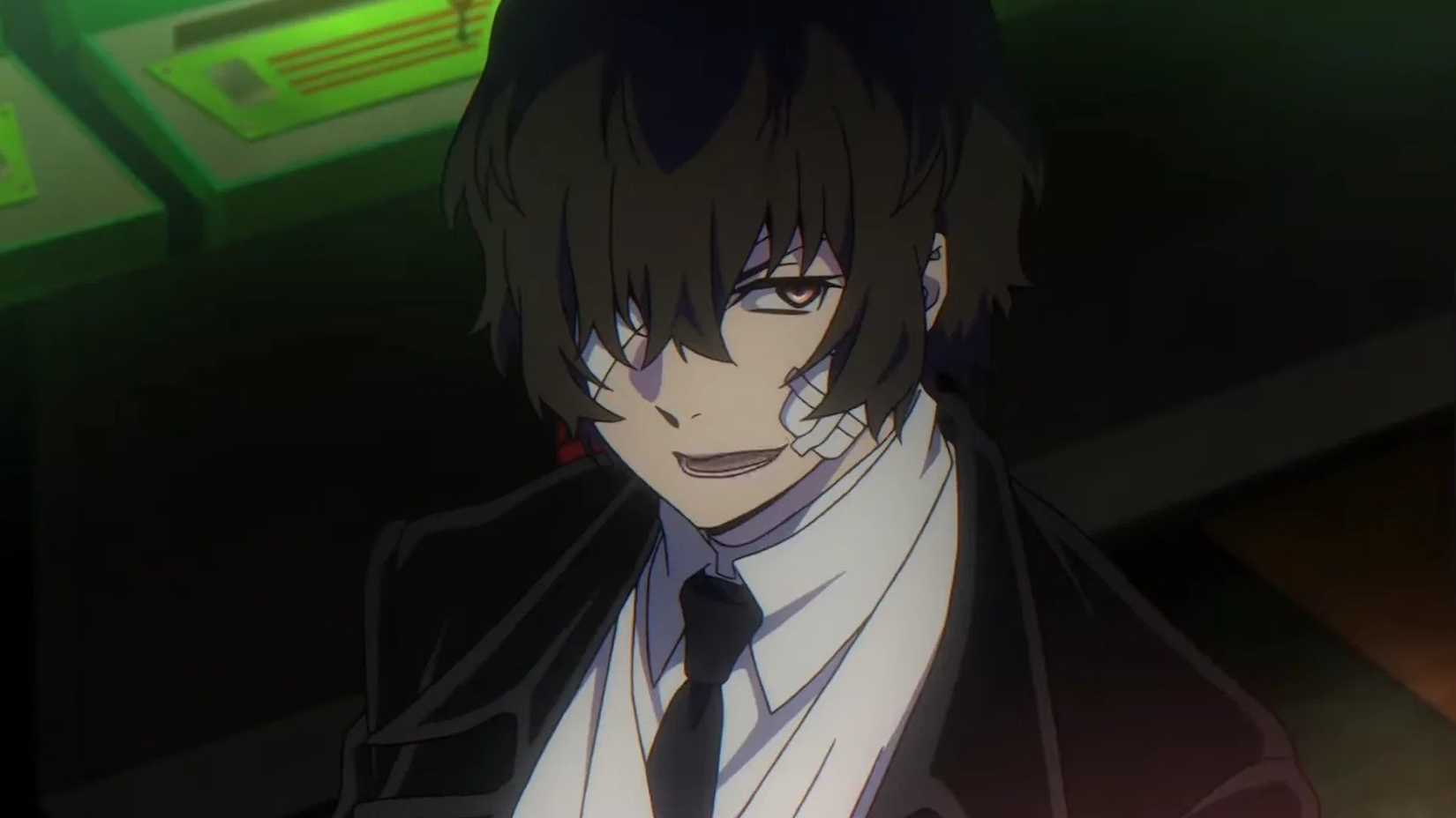 אוסמו דאזאי מחייך ב-Bungo Stray Dogs.