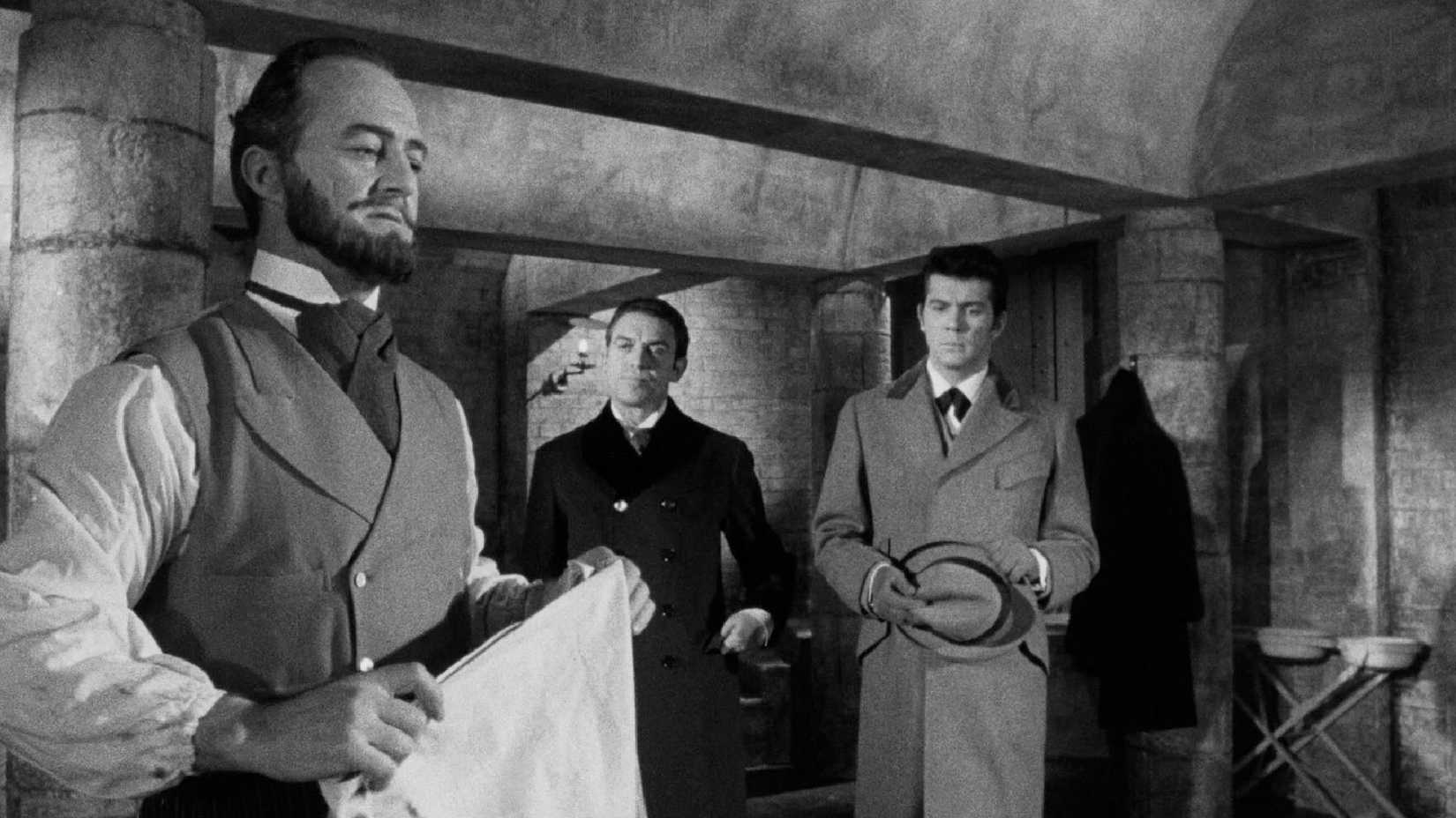 Detectives visit a morgue doctor in Jack the Ripper (1959)