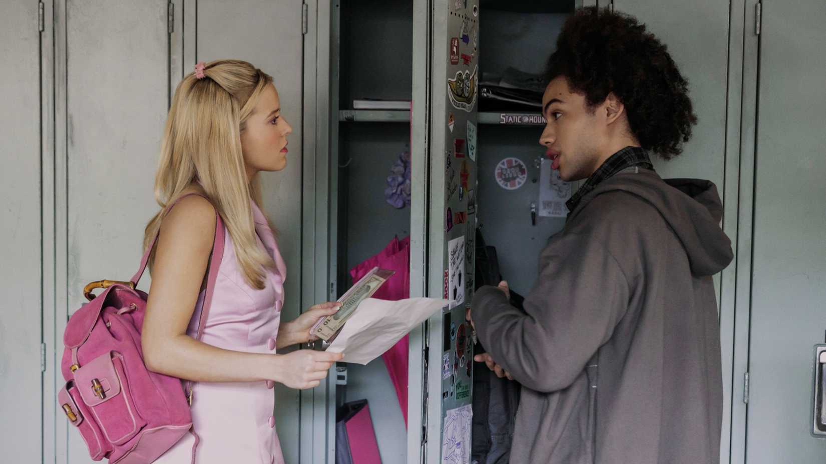 Elle (Lexi Minetree) and Dustin (Zac Looker) at their lockers in Elle season 1-3
