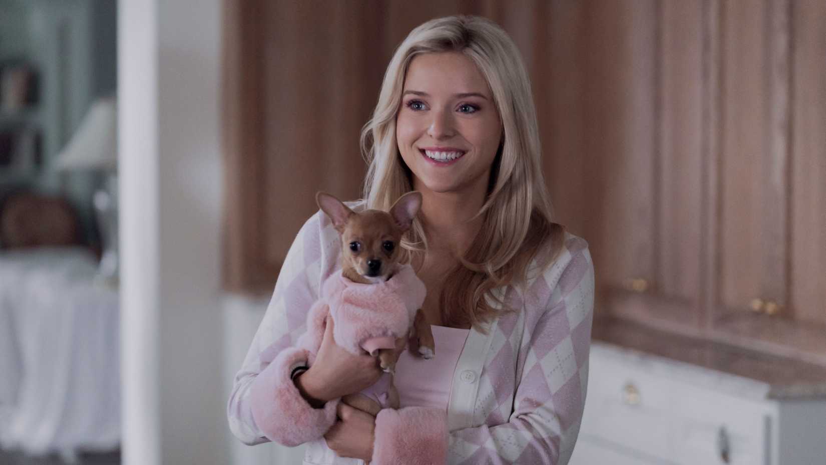 Elle Woods (Lexi Minetree) holding Bruiser in Elle season 1