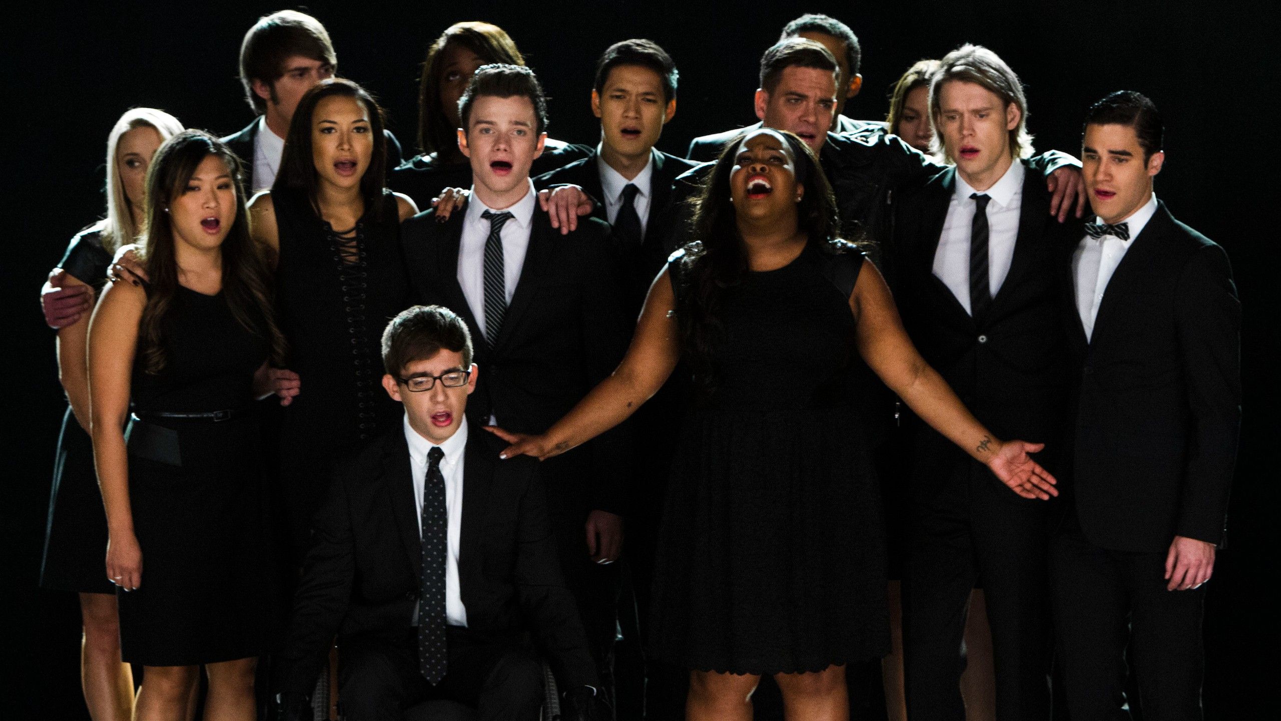 Every Actor In The Glee Cast Who Passed Away image