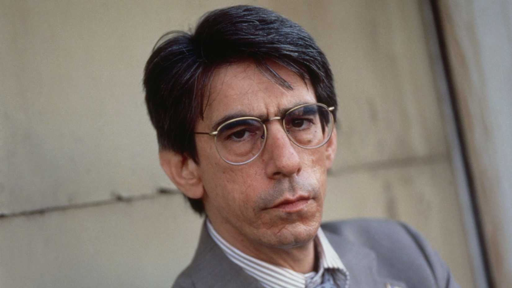 Richard Belzer as John Munch looking unimpressed in Homicide: Life of the Streets.homicide-life-on-the-street_pezLvH (1)