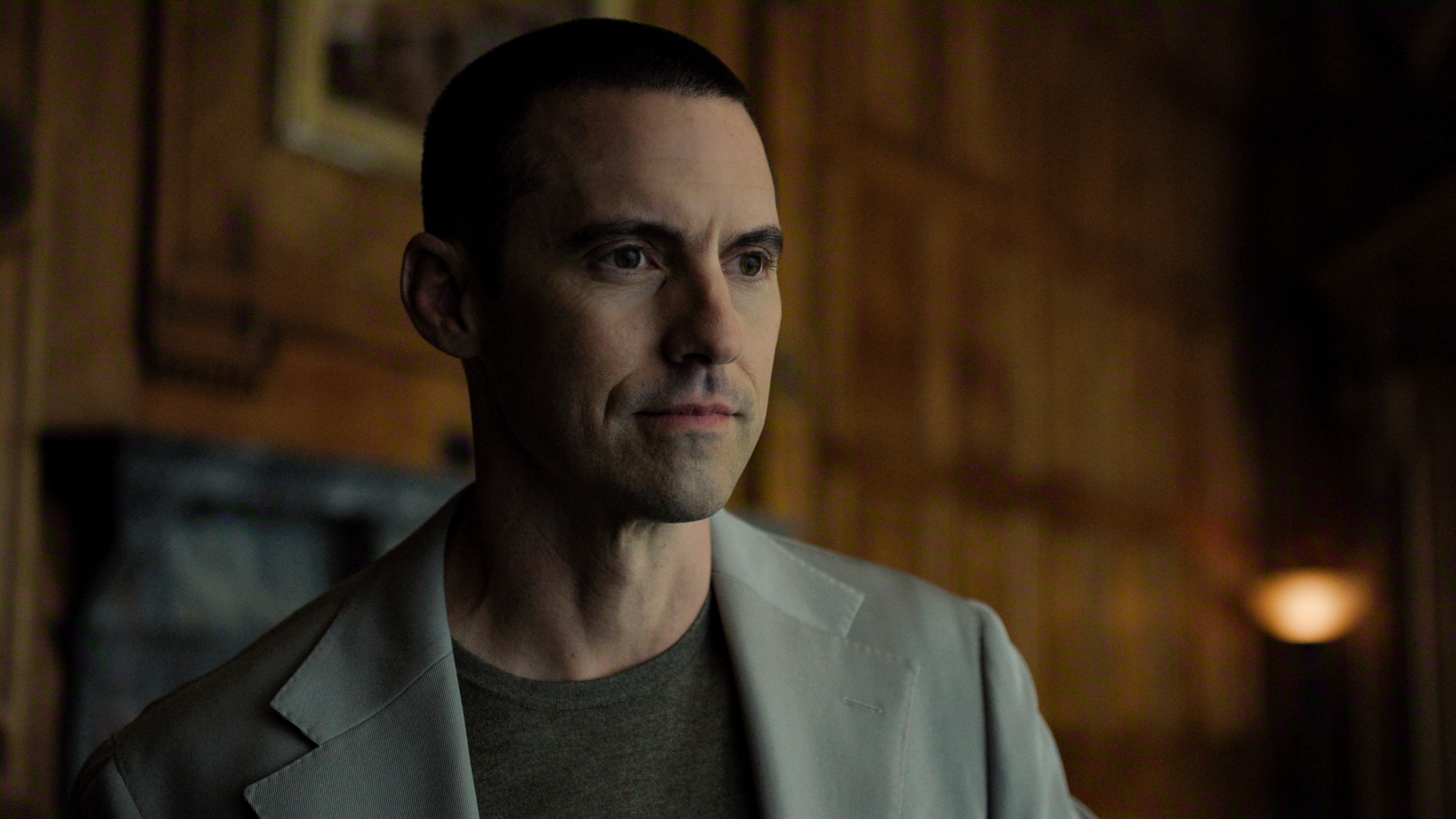 Netflix’s Gritty New 8-Part Crime Thriller Series Debuts To Solid Rotten Tomatoes Score image