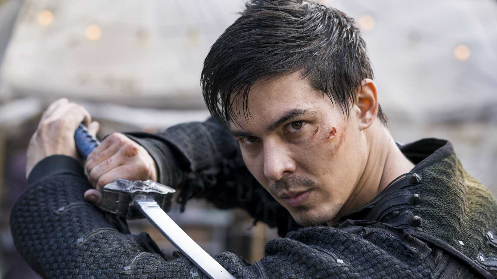Gaius Chau (Lewis Tan) holding a sword in Into the Badlands