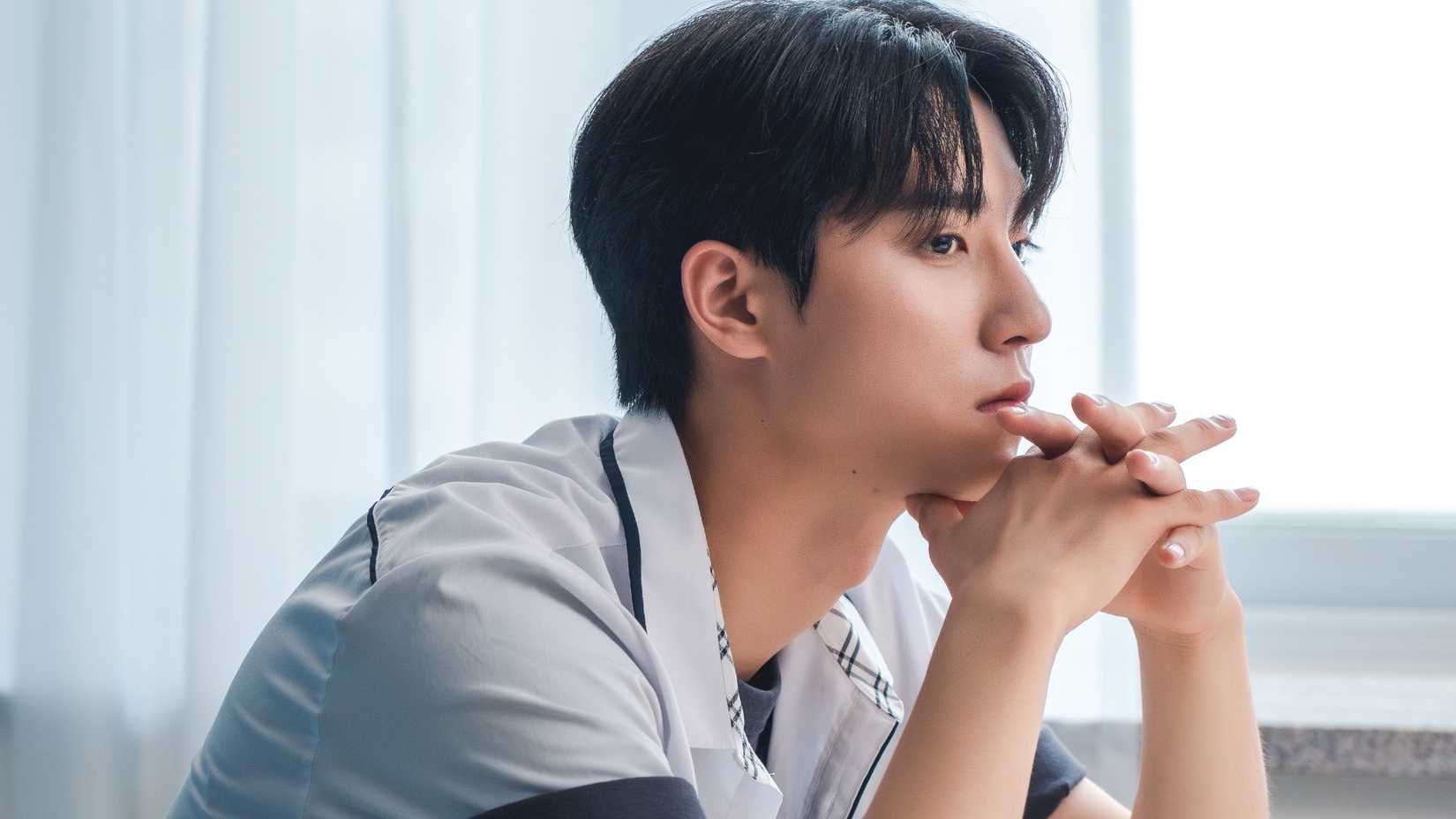 A student looks contemplative in the K-drama Jazz For Two.