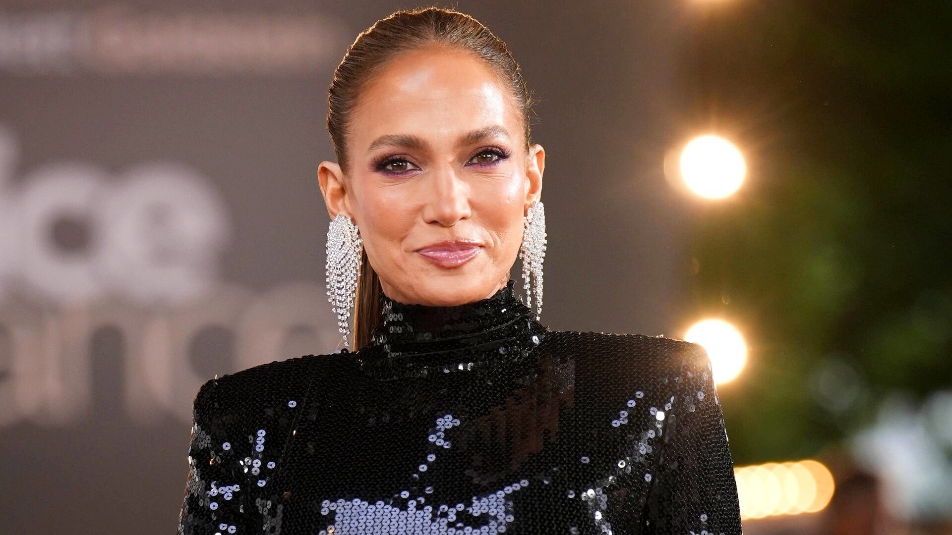 Jennifer Lopez's New R-Rated Netflix Movie Office Romance Debuts To Underwhelming Rotten Tomatoes Score image