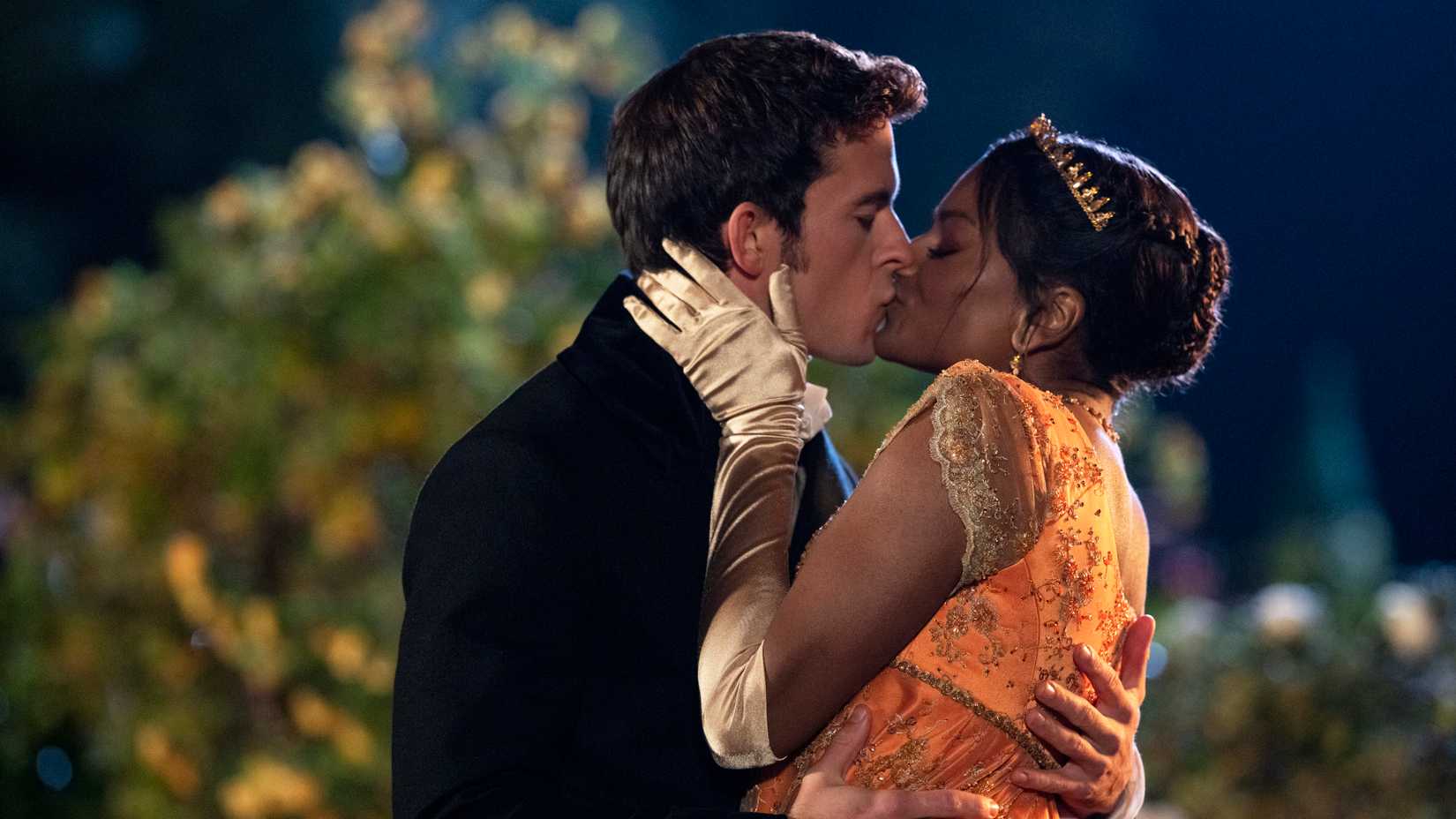 Kate and Anthony kiss in Bridgerton season 2, episode 8.