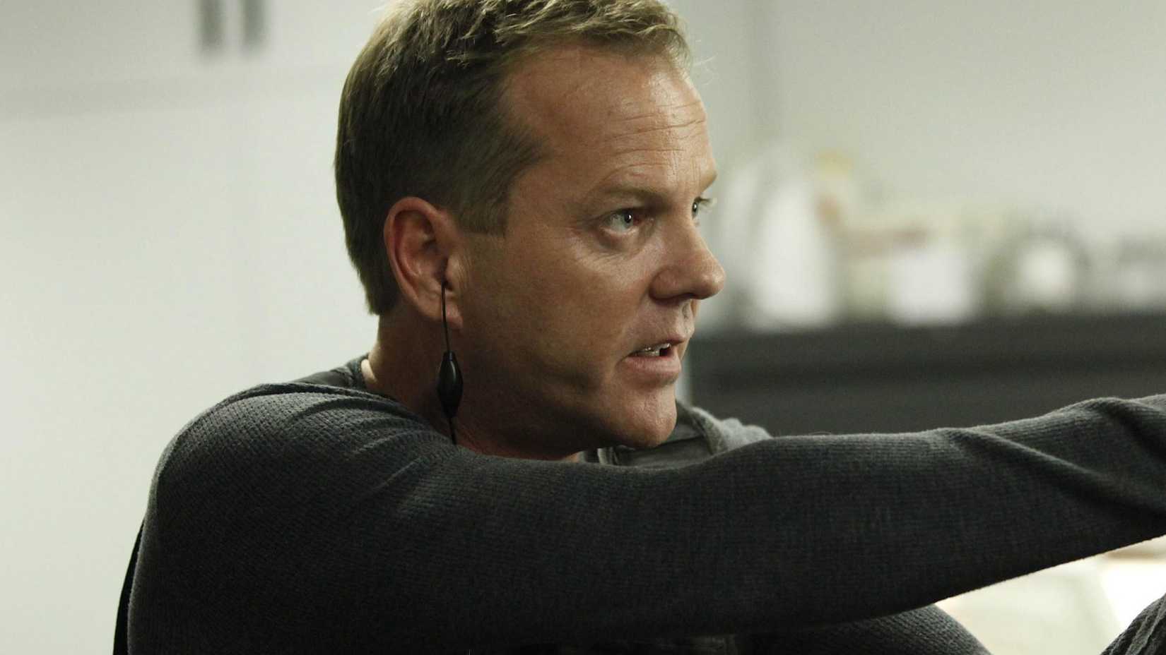 Kiefer Sutherland as Jack Bauer holding a gun in 24.