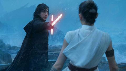 Kylo Ren fighting Rey in The Rise of Skywalker