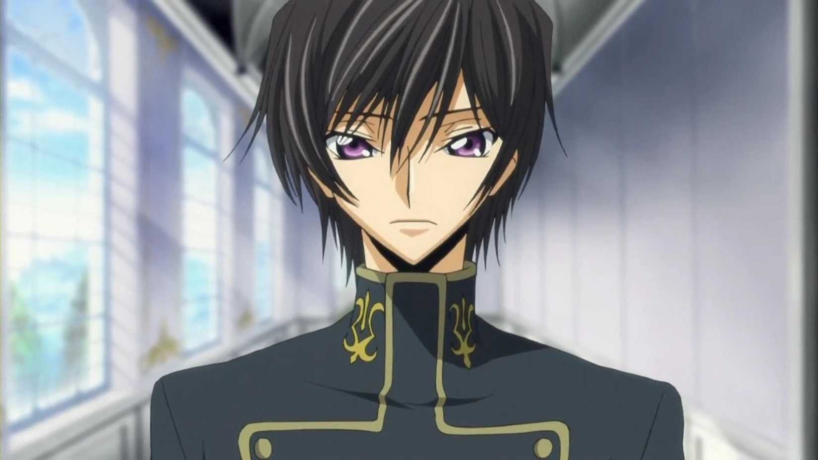 Lelouch Lamperouge הולך במסדרון ב-Code Geass.