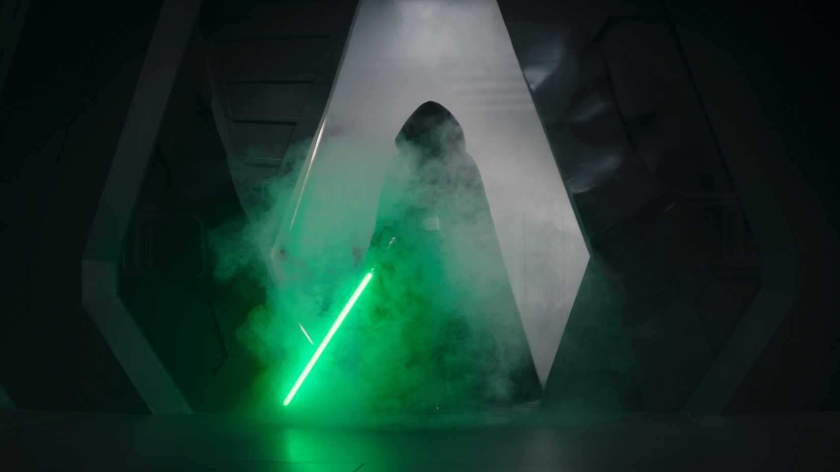 Luke Skywalker enters a room in The Mandalorian season 2