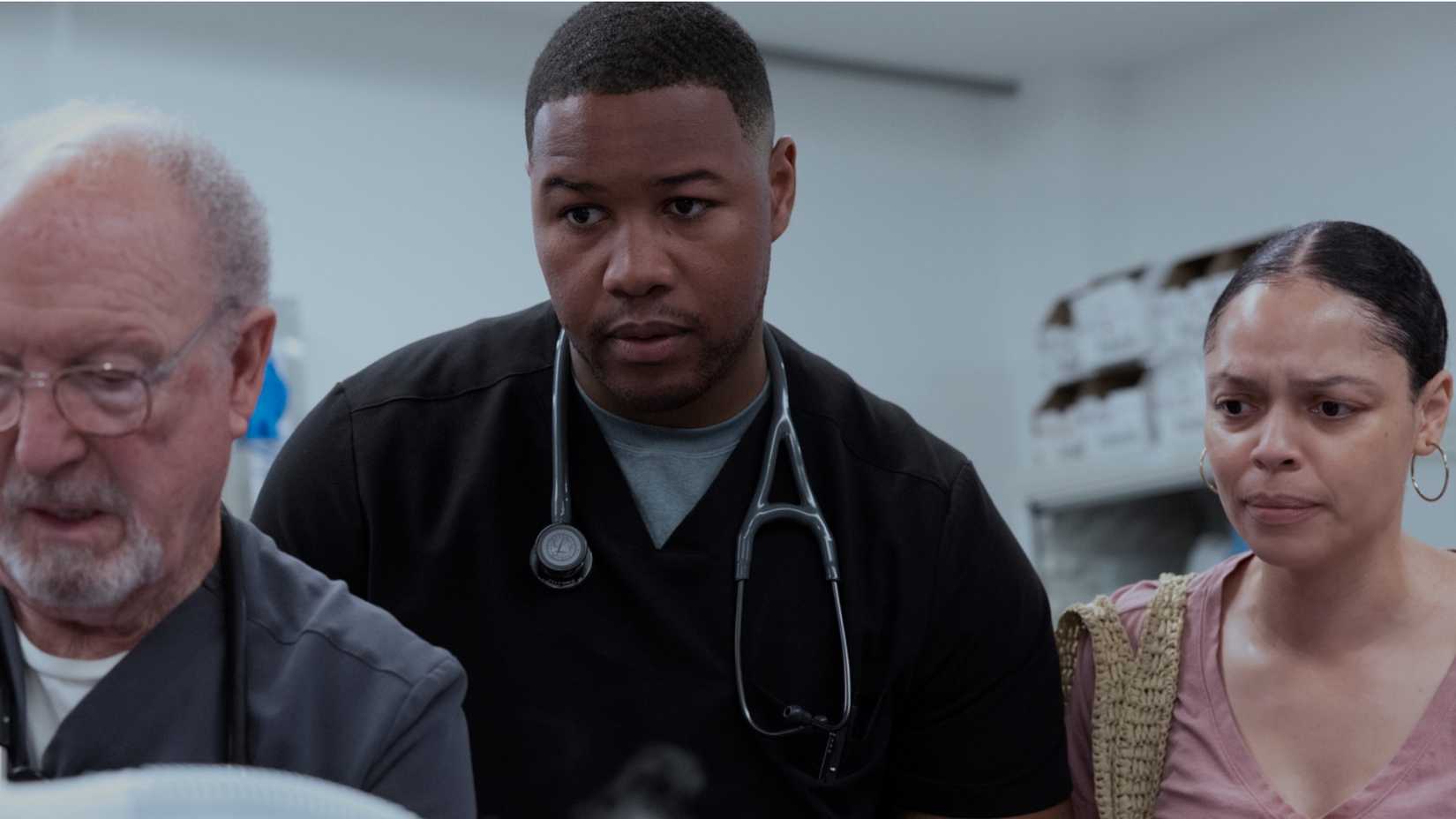 Dr. Henderson treating a patient in the ED in The Pitt season 2