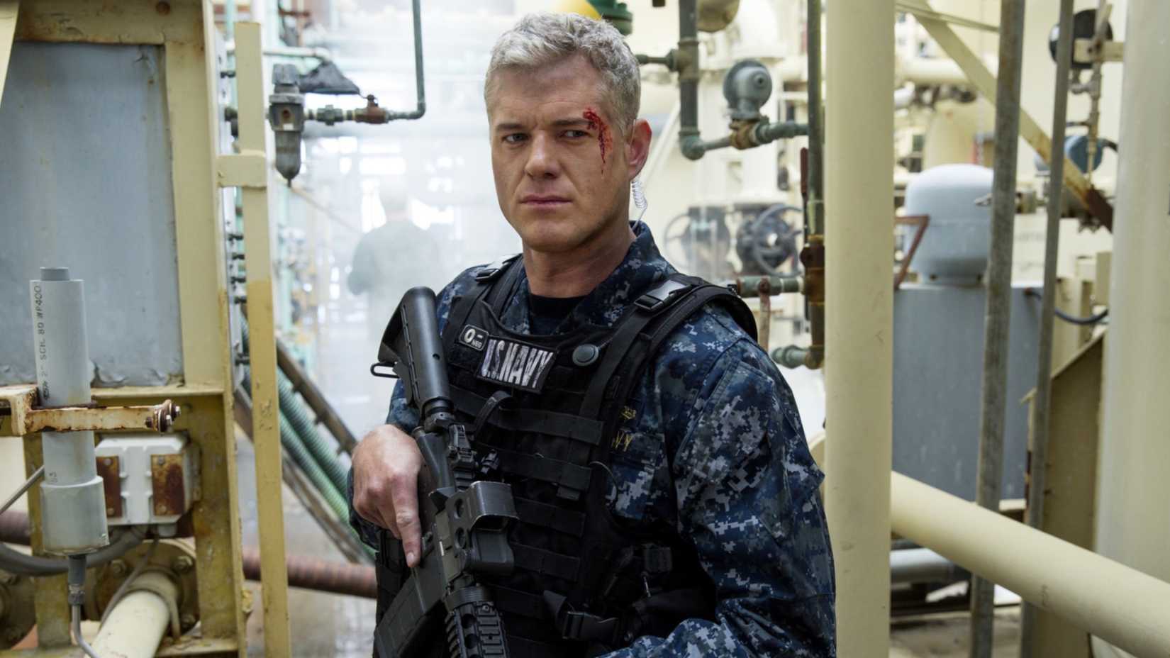 Eric Dane wielding a gun as Admiral Tom Chandler in The Last Ship