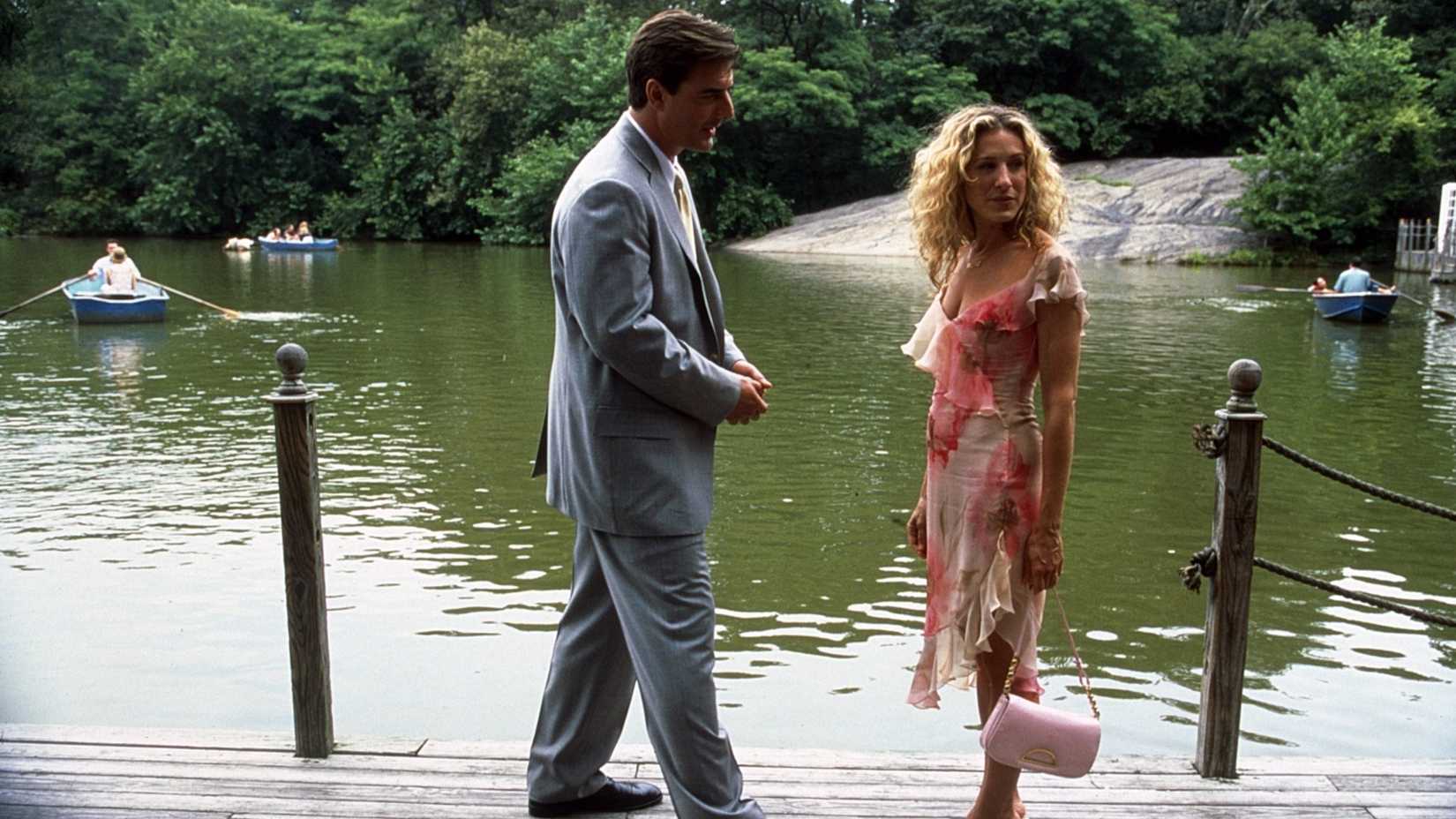 Mr. Big (Chris Noth) and Carrie Bradshaw (Sarah Jessica Parker) by the water in Sex and the City season 3