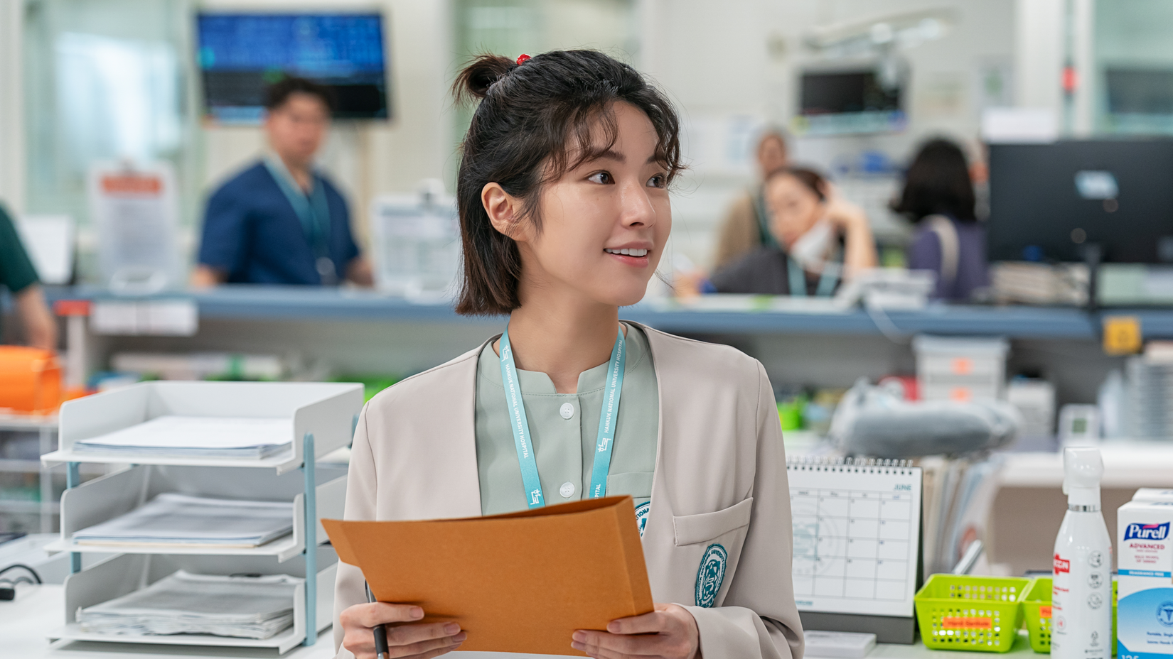 Netflix Best Medical Drama The Trauma Code clerk desk