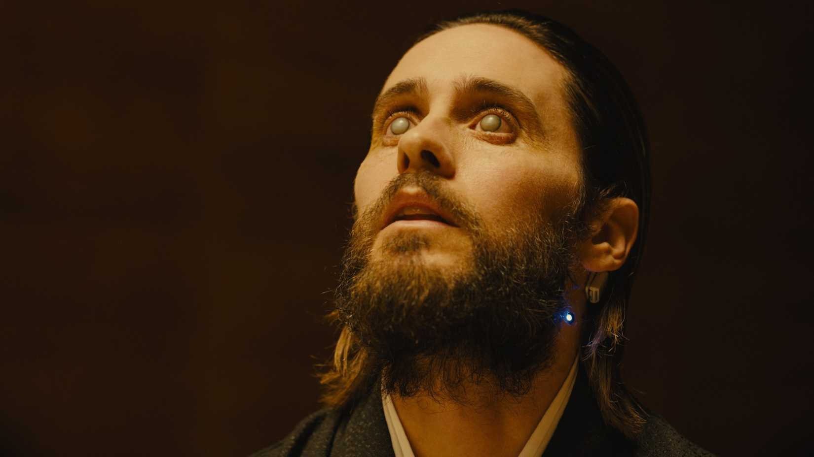 Niander from Blade Runner 2049 looks up with glazed over eyes