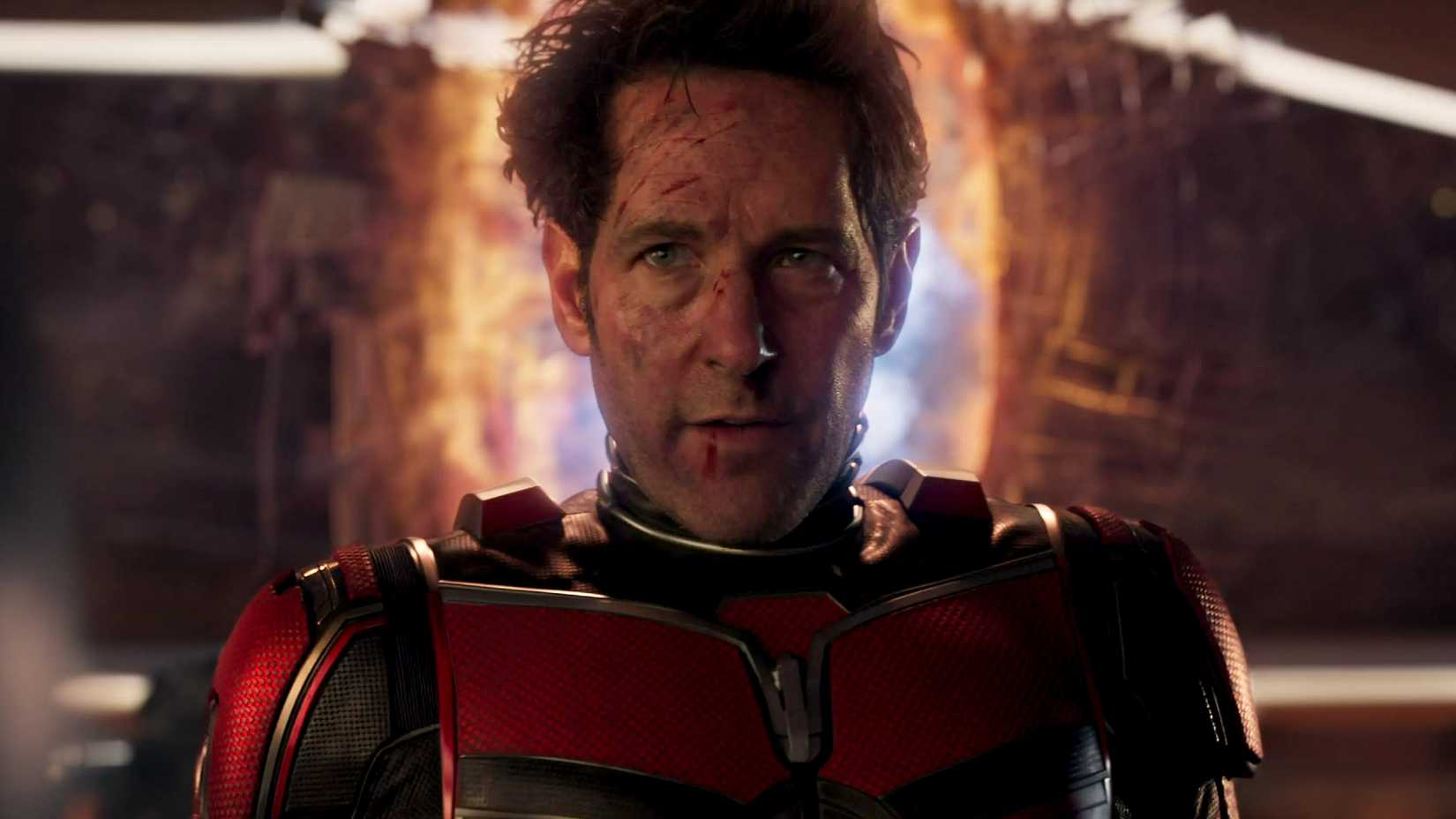פול ראד בתור סקוט לאנג מחייך בסרט Ant-Man and the Wasp: Quantumania