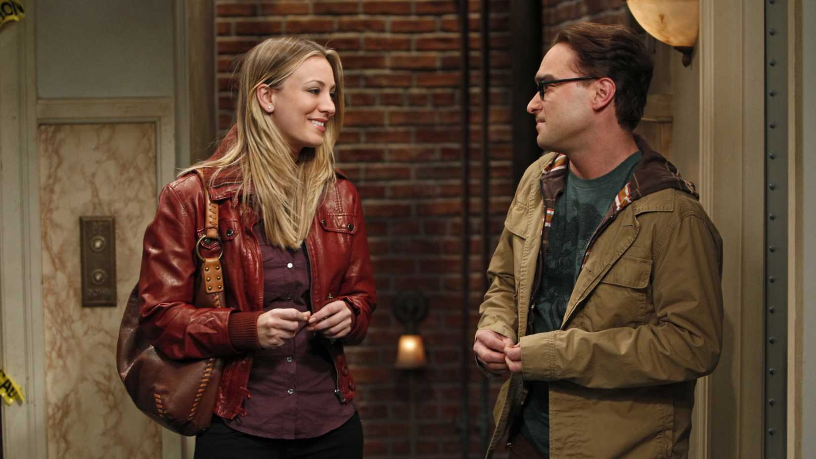Penny and Leonard smiling at each other in the hallway in The Big Bang Theory season 5