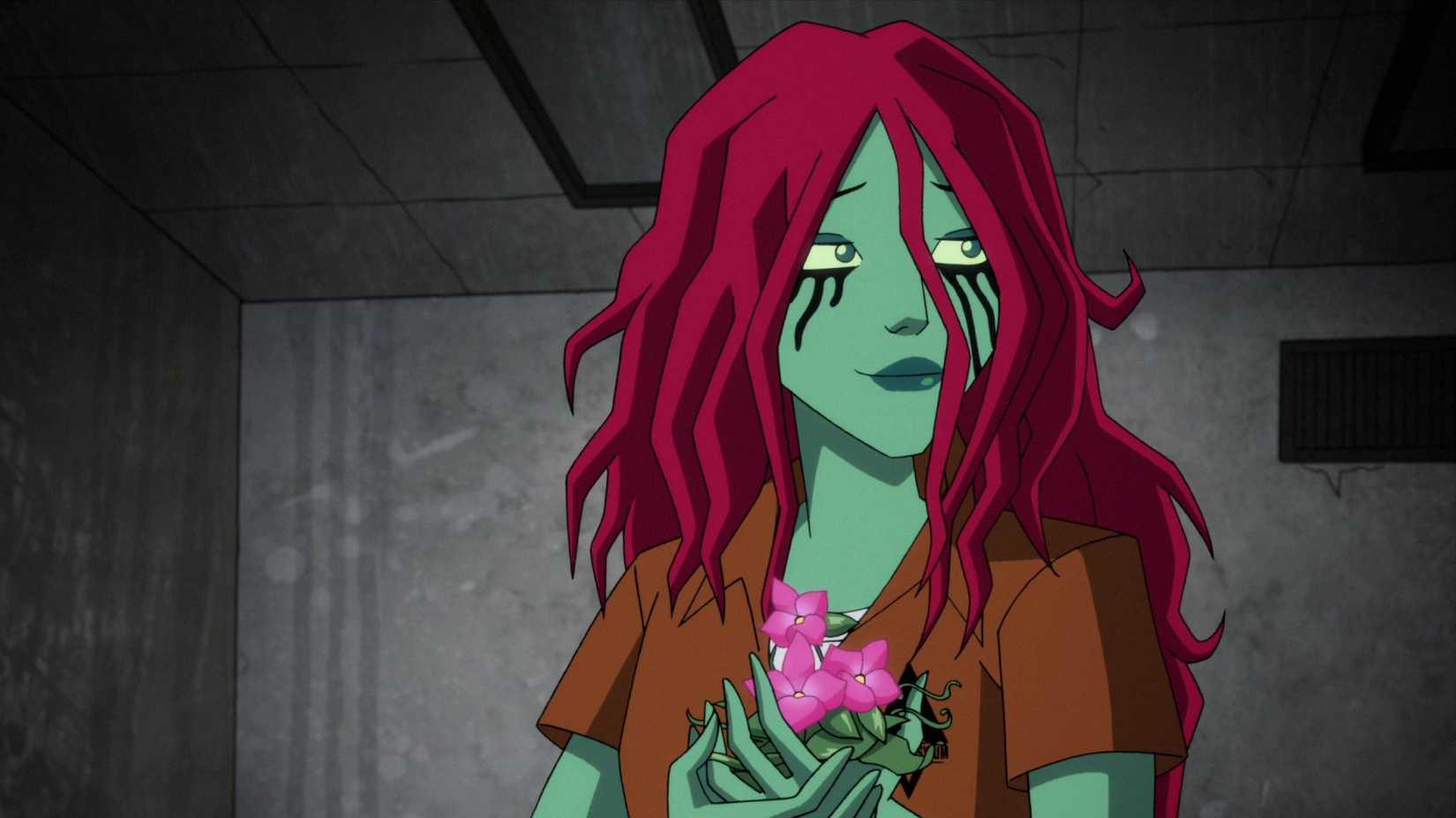 Poison Ivy מחזיקה צמח בזמן שהיא מחייכת כשמסקרה זורמת על פניה בפרק "לכל האסירים הכי טובים יש בעיות עם אבא" בהארלי קווין של HBO