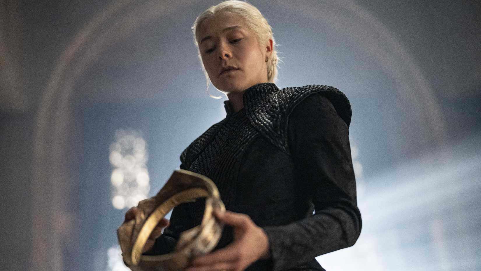 Rhaenyra holding her crown