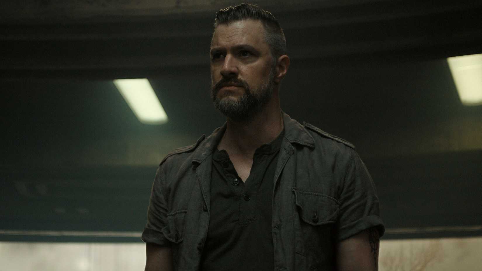 Shane McRae as Knox in Silo