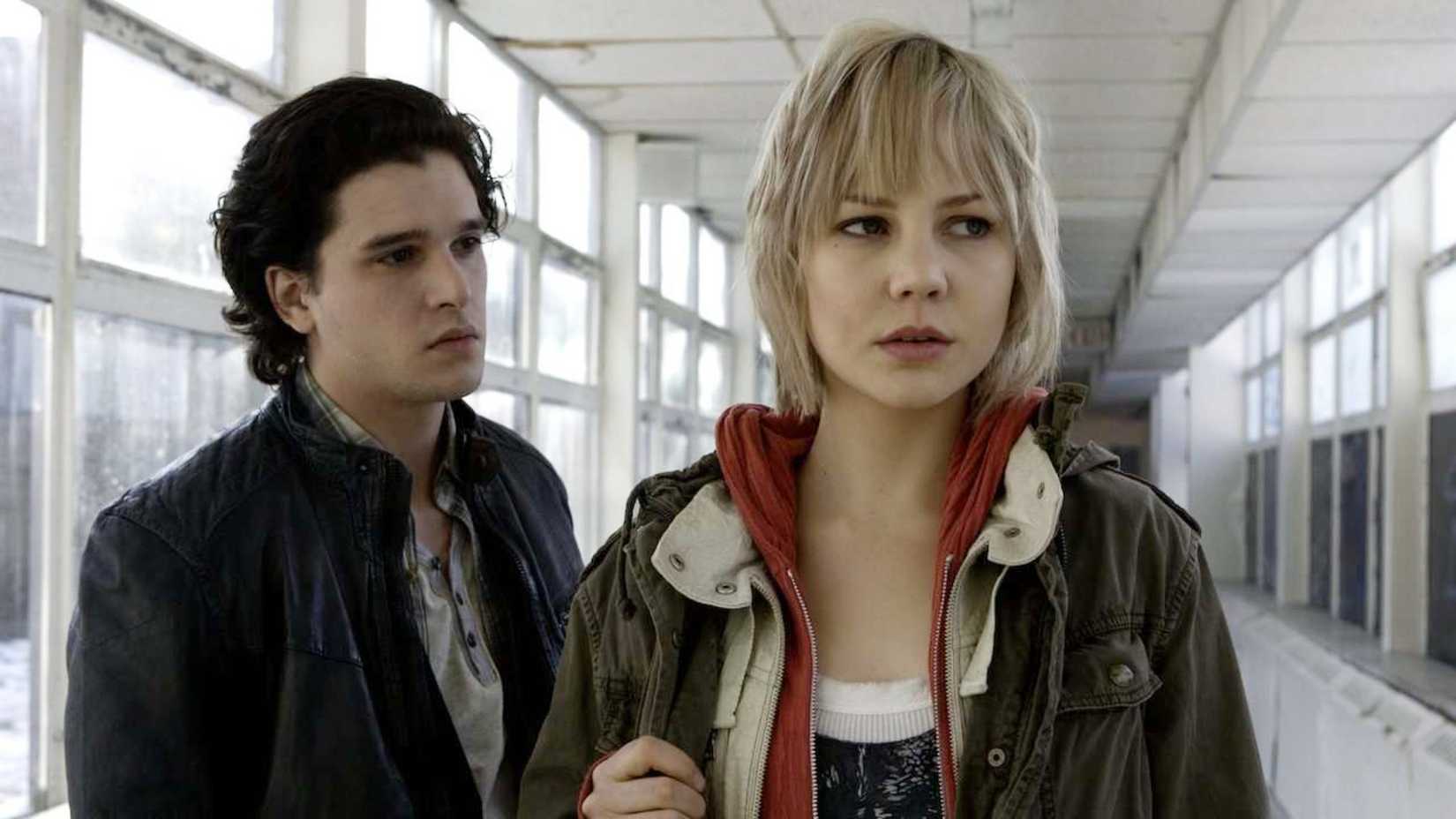Heather and Vincent talk in a school hallway in Silent Hill: Revelation