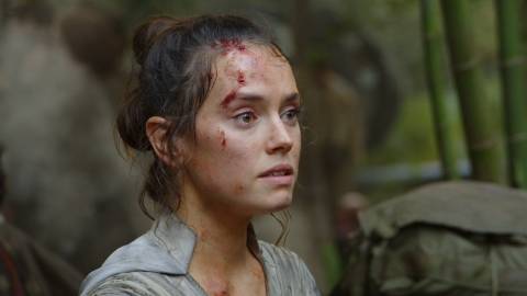 Rey Skywalker (Daisy Ridley) with blood and bruises on her face in Star Wars: Episode IX - The Rise of Skywalker