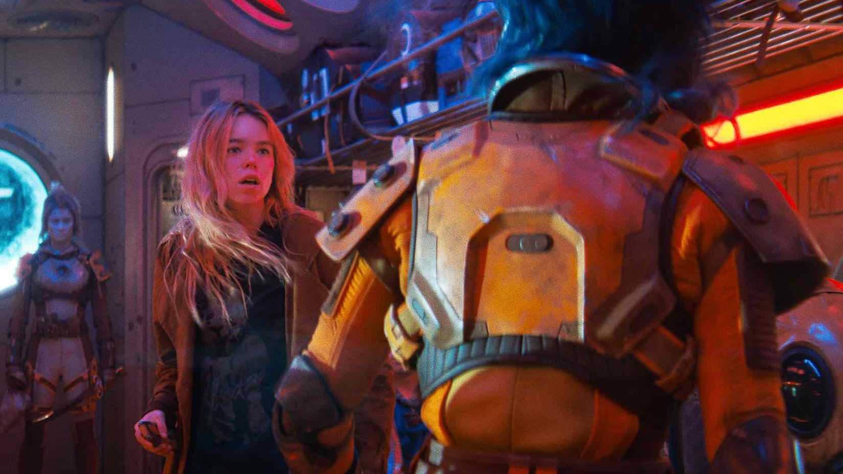 Supergirl takes on the Sklarian Raiders