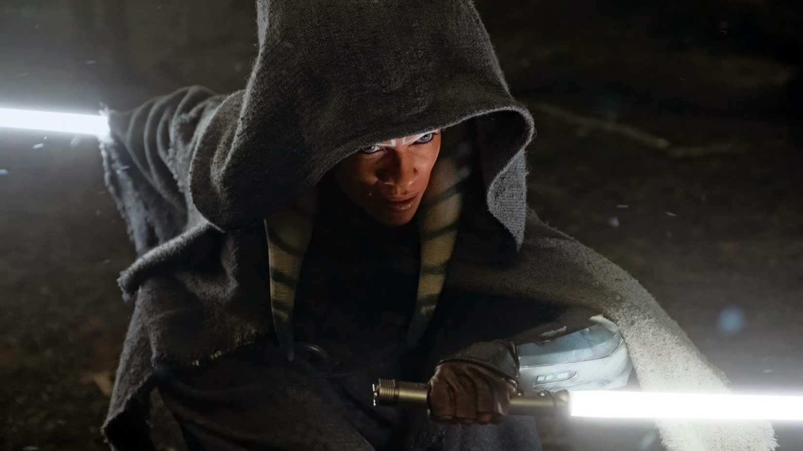 Rosario Dawson as Ahsoka Tano wielding white lightsabers in The Mandalorian