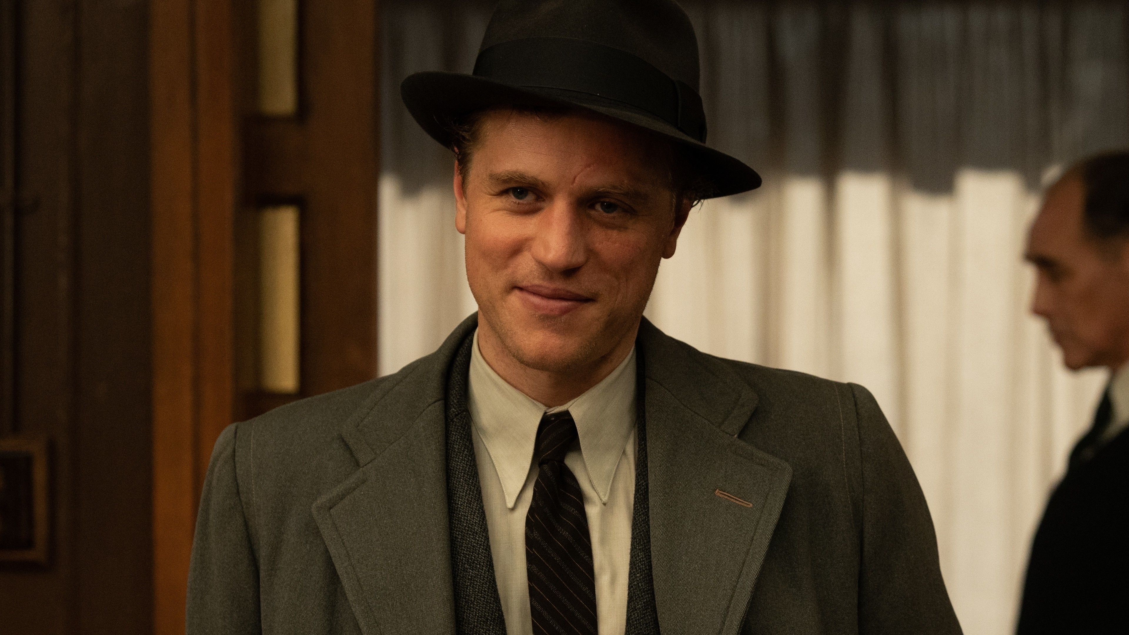 Johnny Flynn as Francis in The Outfit (2022)