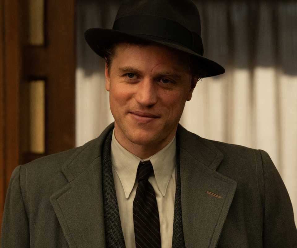 Johnny Flynn as Francis in The Outfit (2022)